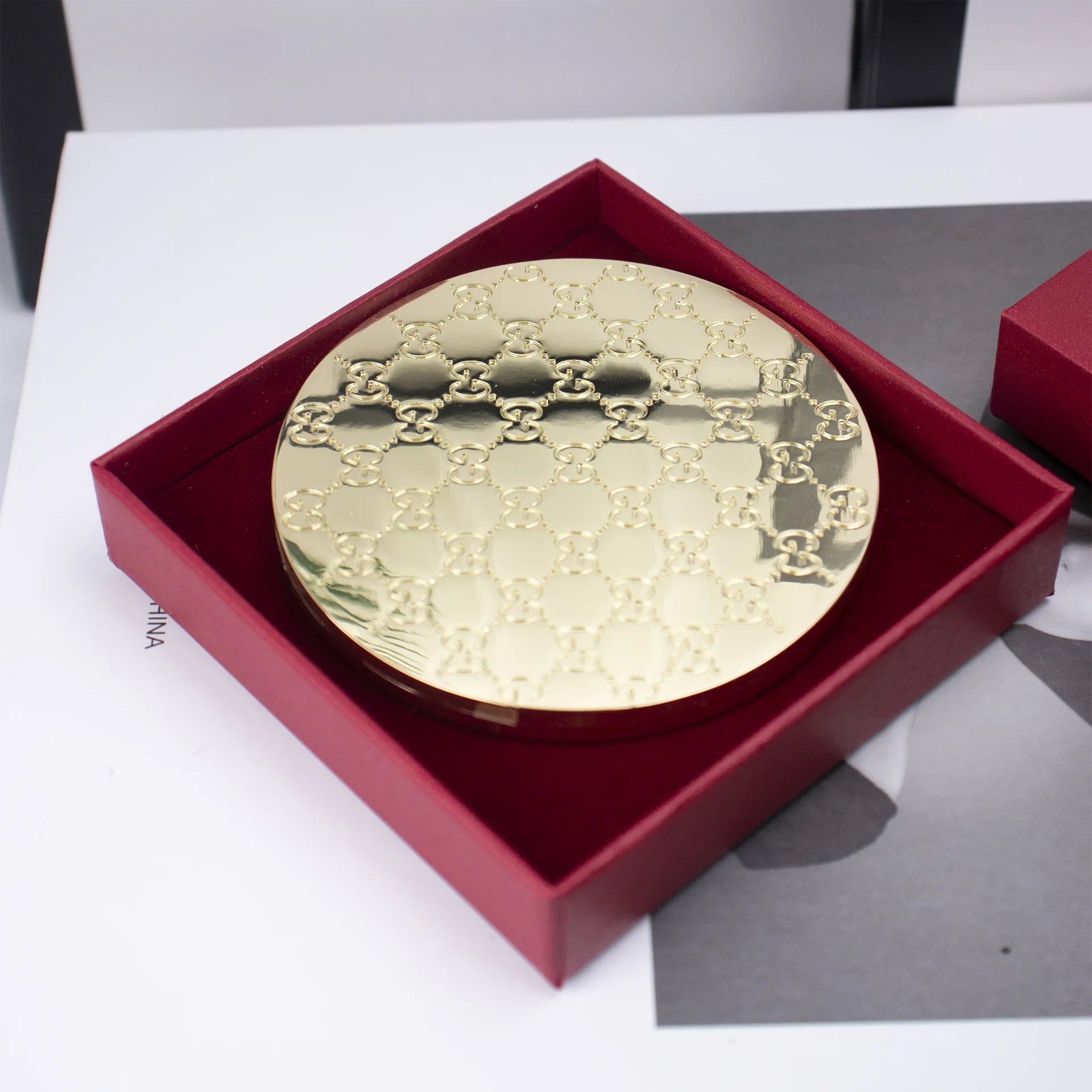 Gucc Новое рекламное Подарочное металлическое Золотое карманное зеркало косметическое круглое складное с выгравирующим узором в упаковке