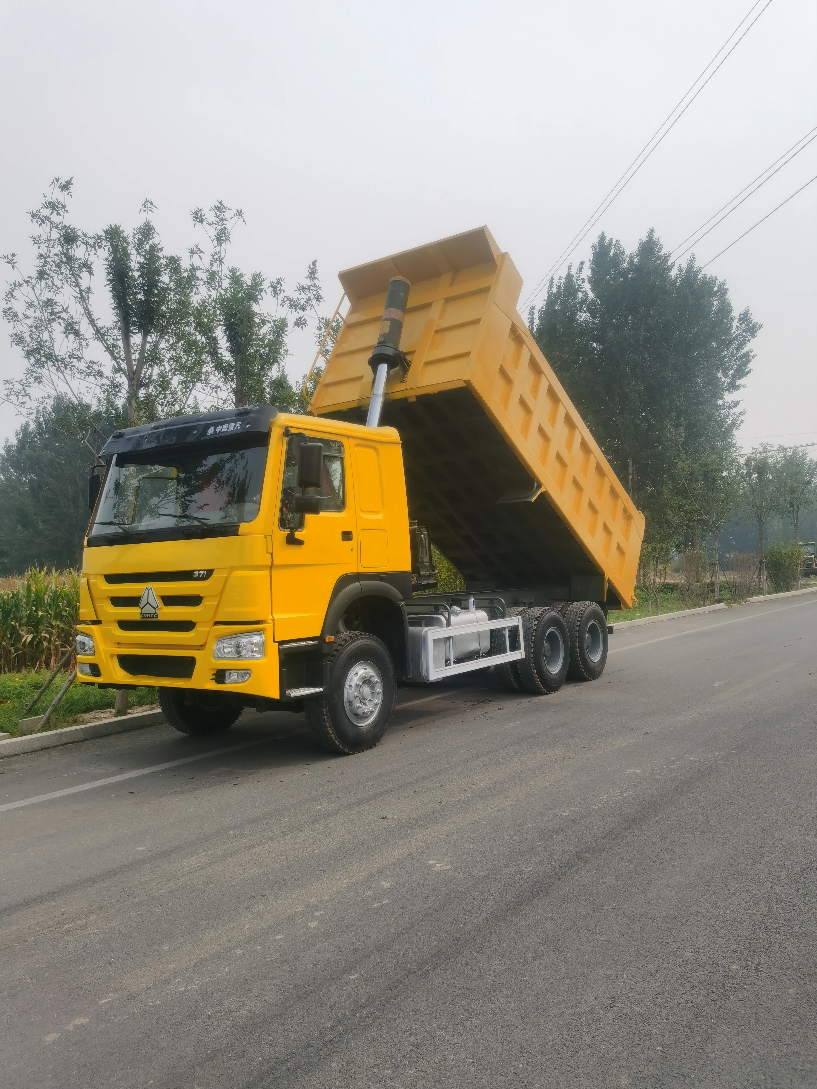 Used Cheap Price  Sinotruk Howo 6x4 WD615.47 Engine 371Hp 20-30ton  Dump Truck Dumper  for Sale