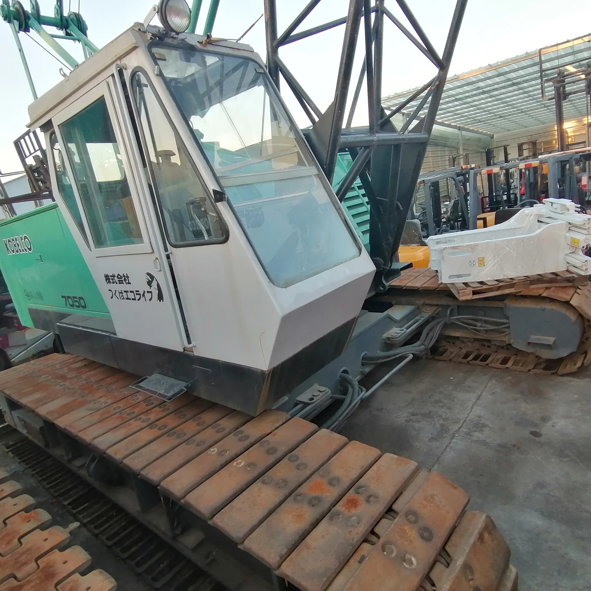 Хорошая цена оригинальный японский б/у гусеничный кран kobelco 7050/грузовой кран p & h 45 тонн 50 тонн 55 тонн кран KOBELCO
