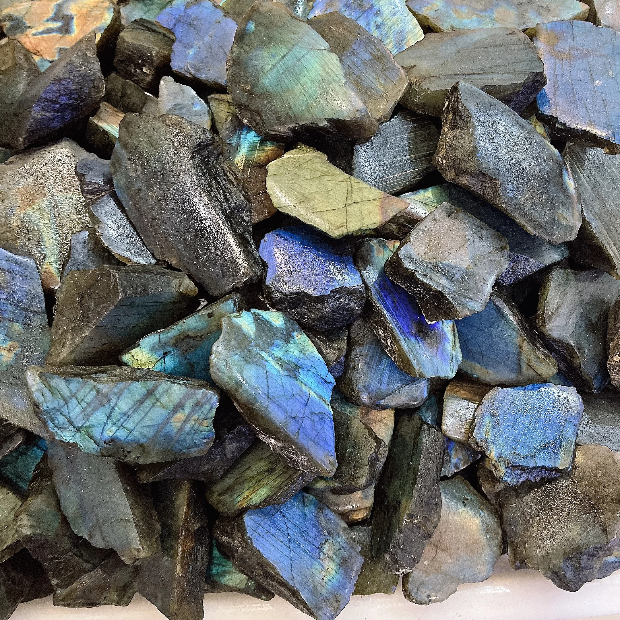 Natural high quality raw quartz healing crystal stone blue flashy labradorite gemstone rough specimen stones for sale