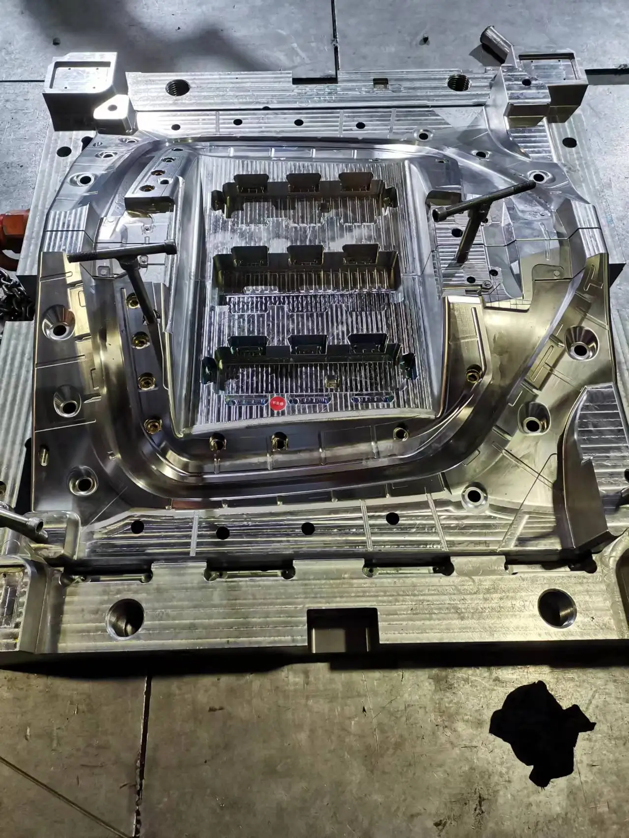 Изготовленные на заказ высокоточные пластиковые пресс-формы для литья под давлением от производителя пресс-форм для завода