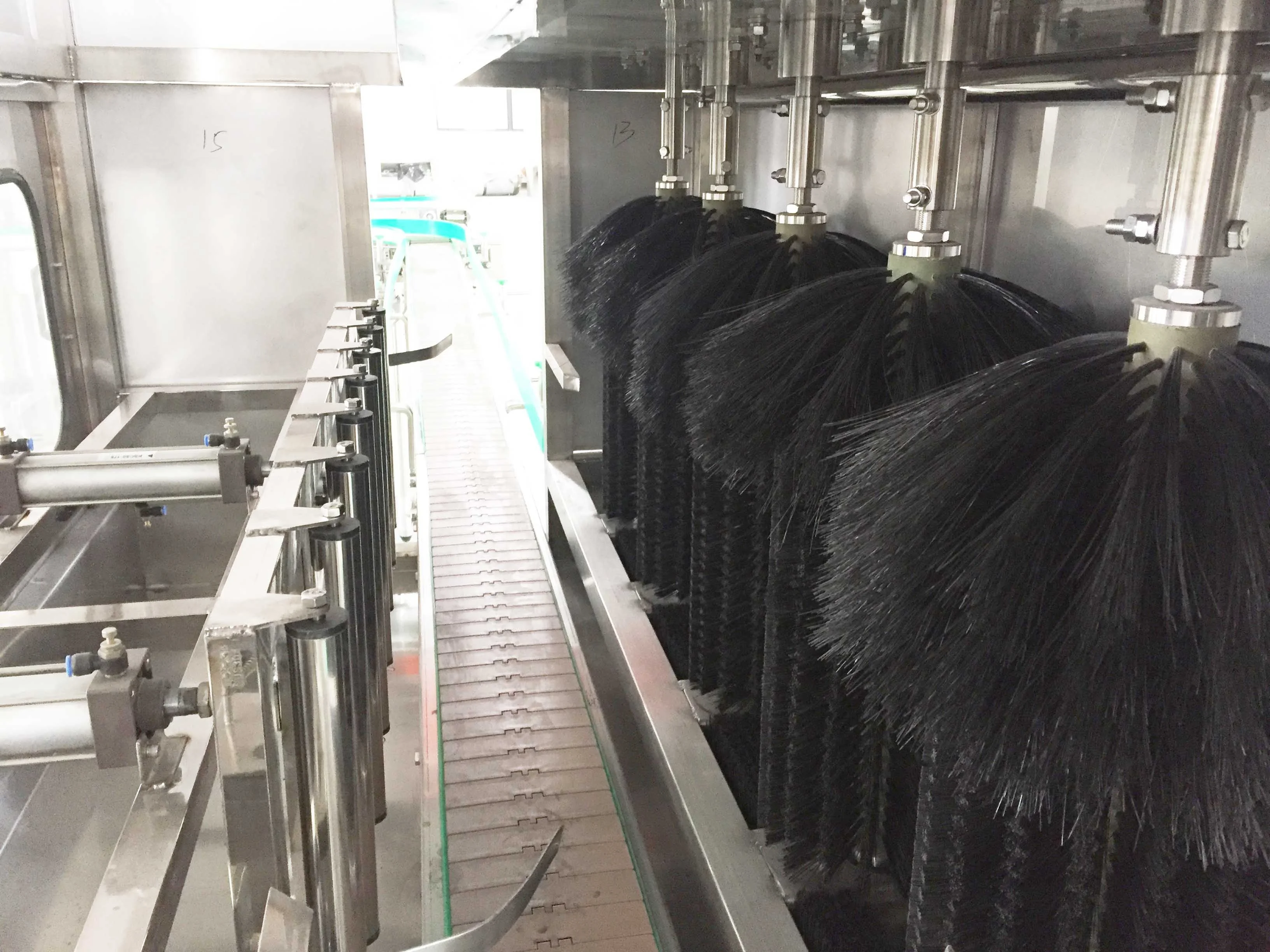 Automatic 3 in 1 19L /20L barreled Bottle 3 Gallon 5 Gallon  water bottling/filling machine 600BPH 300BPH