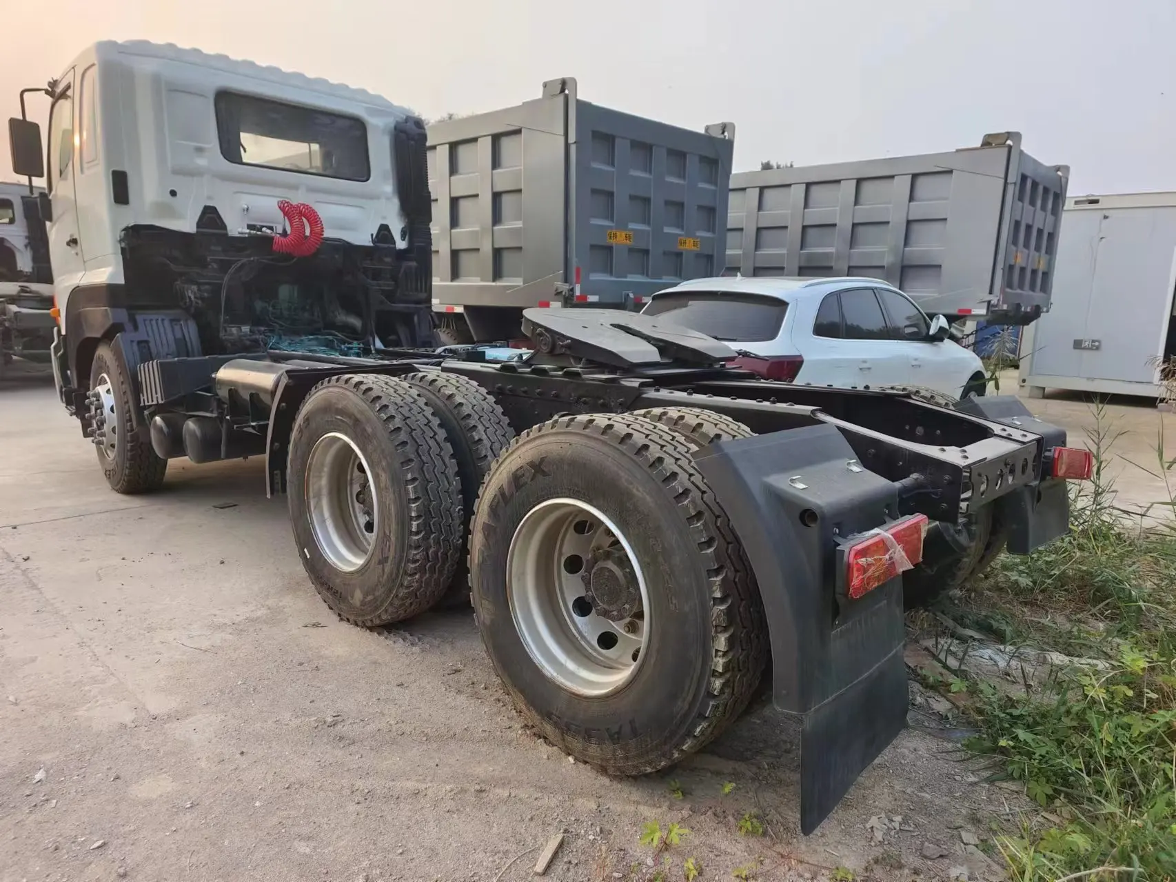 Дешевая цена используется японский Hino 700 трактор грузовик с хорошим состоянием для продажи