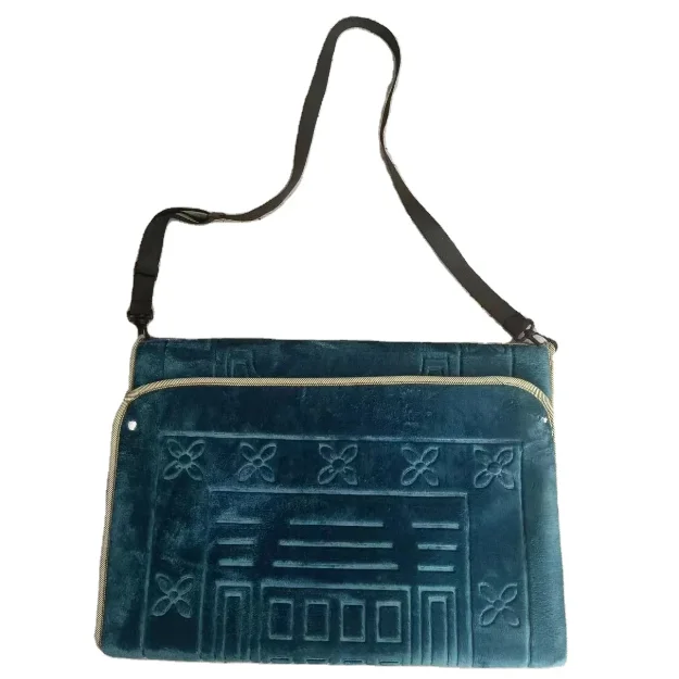 Fashion Islamic Foldable Prayer Rug Sajadah Travel Muslim Wholesale Prayer Mat Fleece Polyester Square Non Woven Bag Mosque