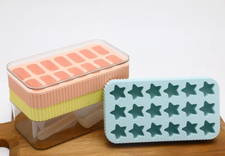 New 2024 silicone Ice cube tray box with scoop 3 Layered ice cube tray with lid ice storage for Whiskey candy Puddy mold