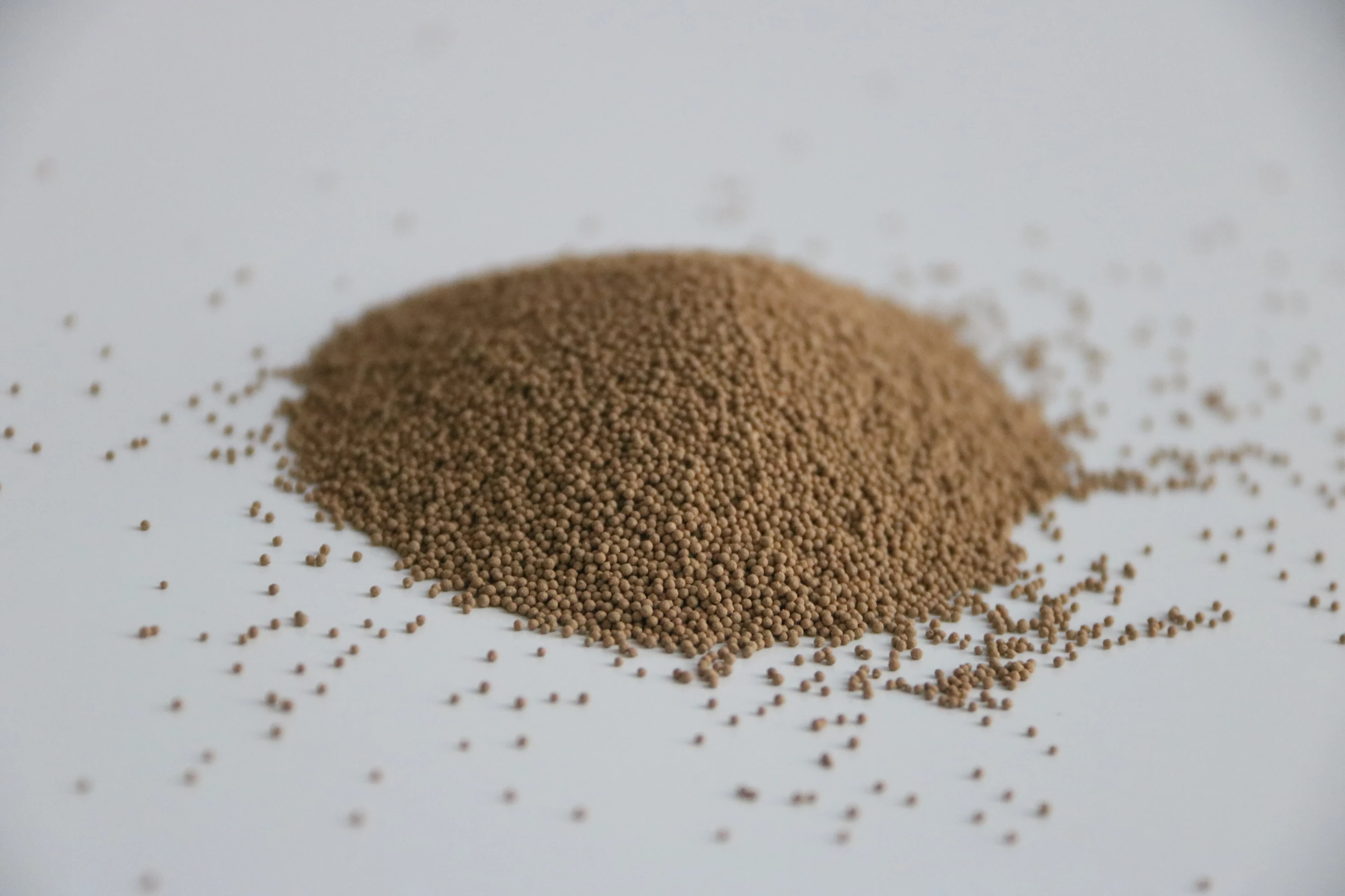 Insulation adsorbent 3A molecular sieve spacer filling operation for door and window hollow glass accessories desiccant