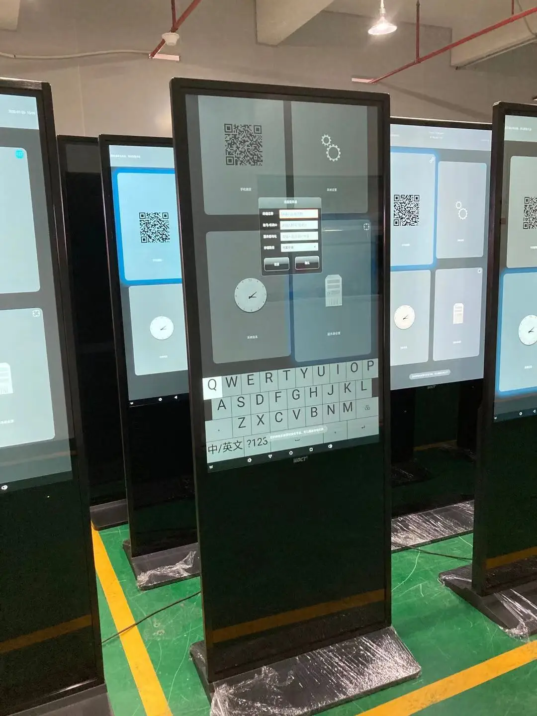 restaurant remote ordering 43 inch android touch screen kiosk with latest Chrome and Google Play