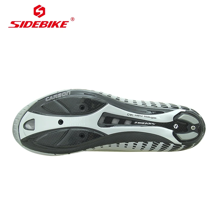 Riding shoes with reflective effect for safer nighttime riding