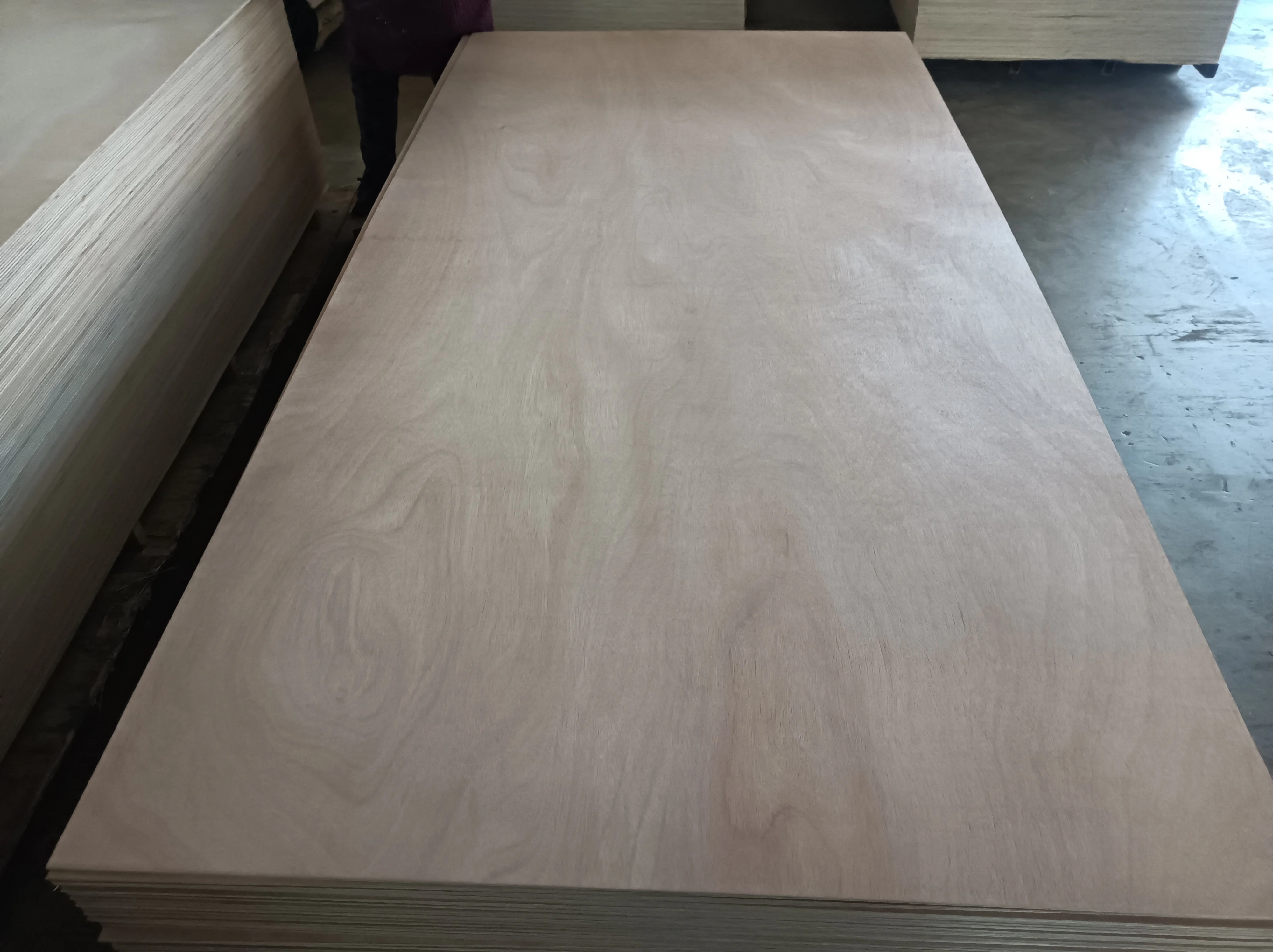 9mm Plywood Linyi Factory Plywood Sheet 3mm 5mm 9mm 12mm 15mm 18mm Okoume Plywood With Competitive