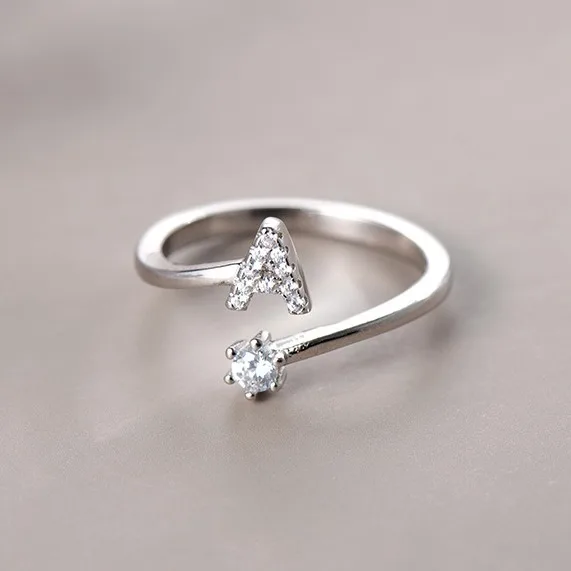 Женское кольцо с инкрустацией из серебра 925 пробы