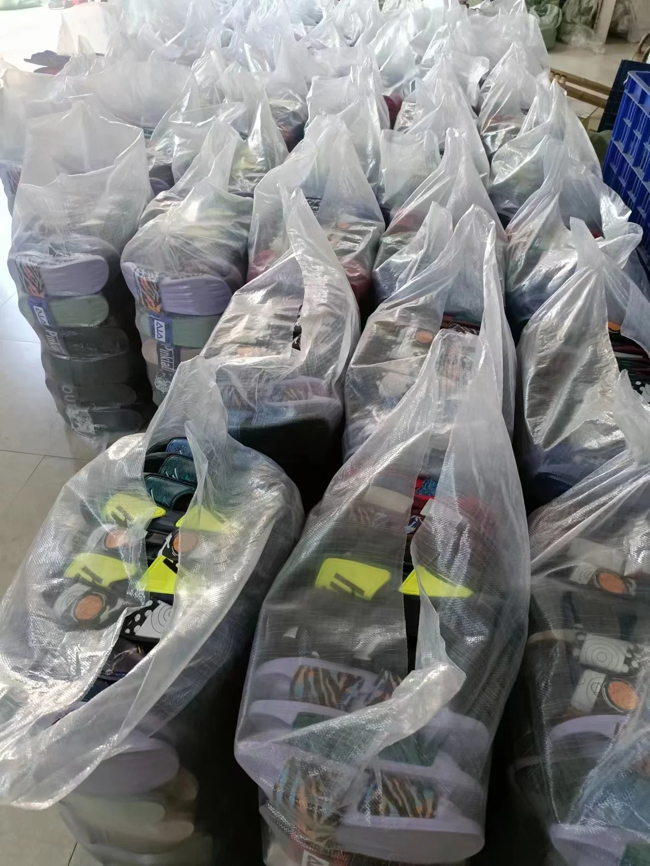 Adequate Stocks adults home slippers Disposable Plastic Bathroom Slippers