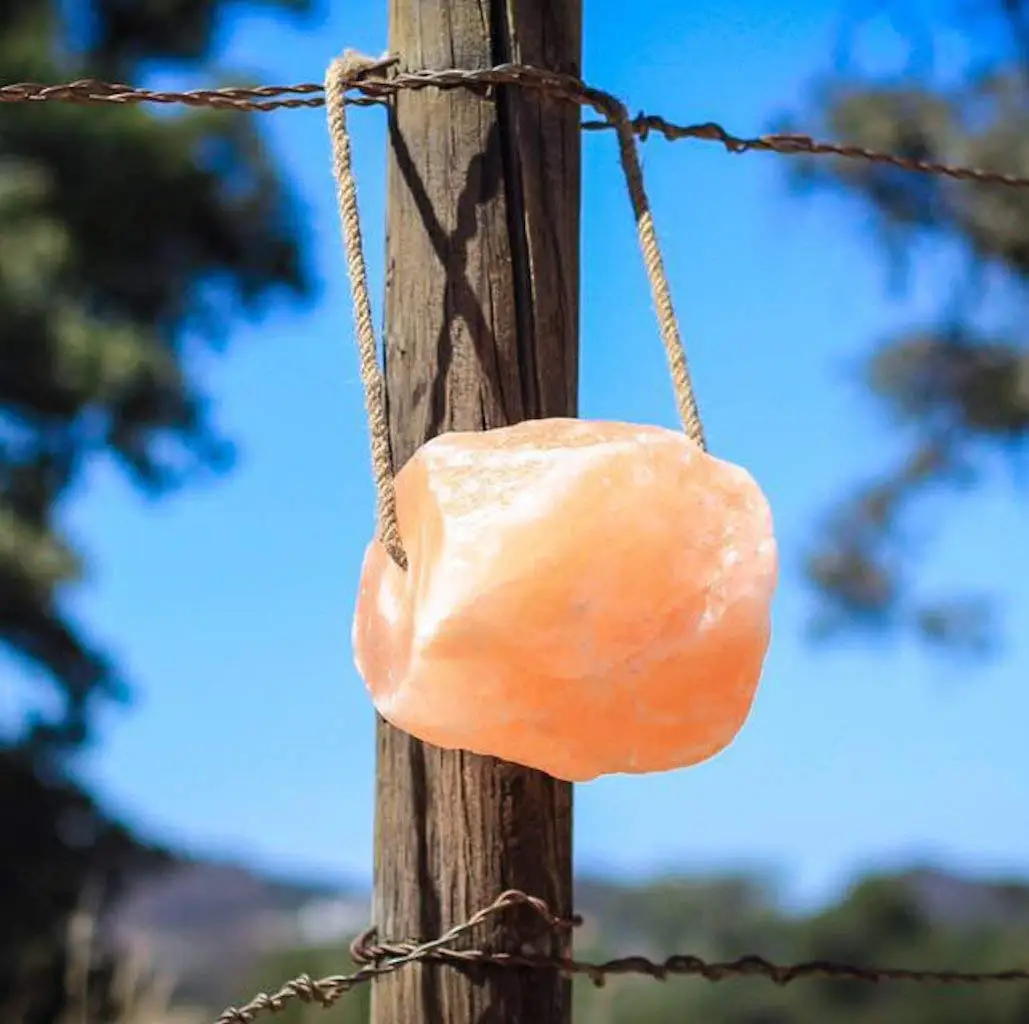 Rock Cow Licking Salt Animal Pink Himalayan Lick Salt Natural Food Grade Customizable Livestock Cattle 3 Year Cattle Rope 98%min