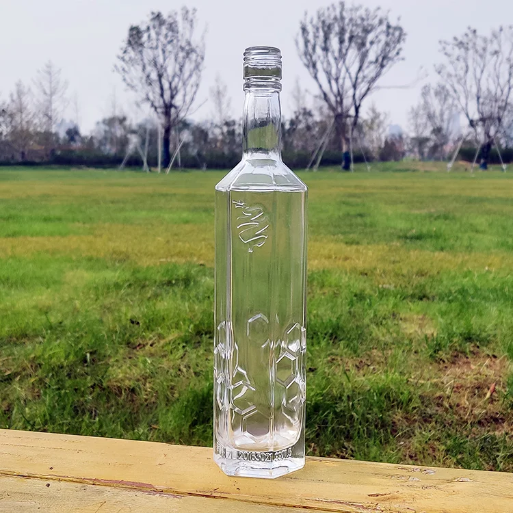 Шестигранная бутылка с толстым дном для спиртового стекла водки джина винтовой крышкой производитель рельефная 500 мл ликера