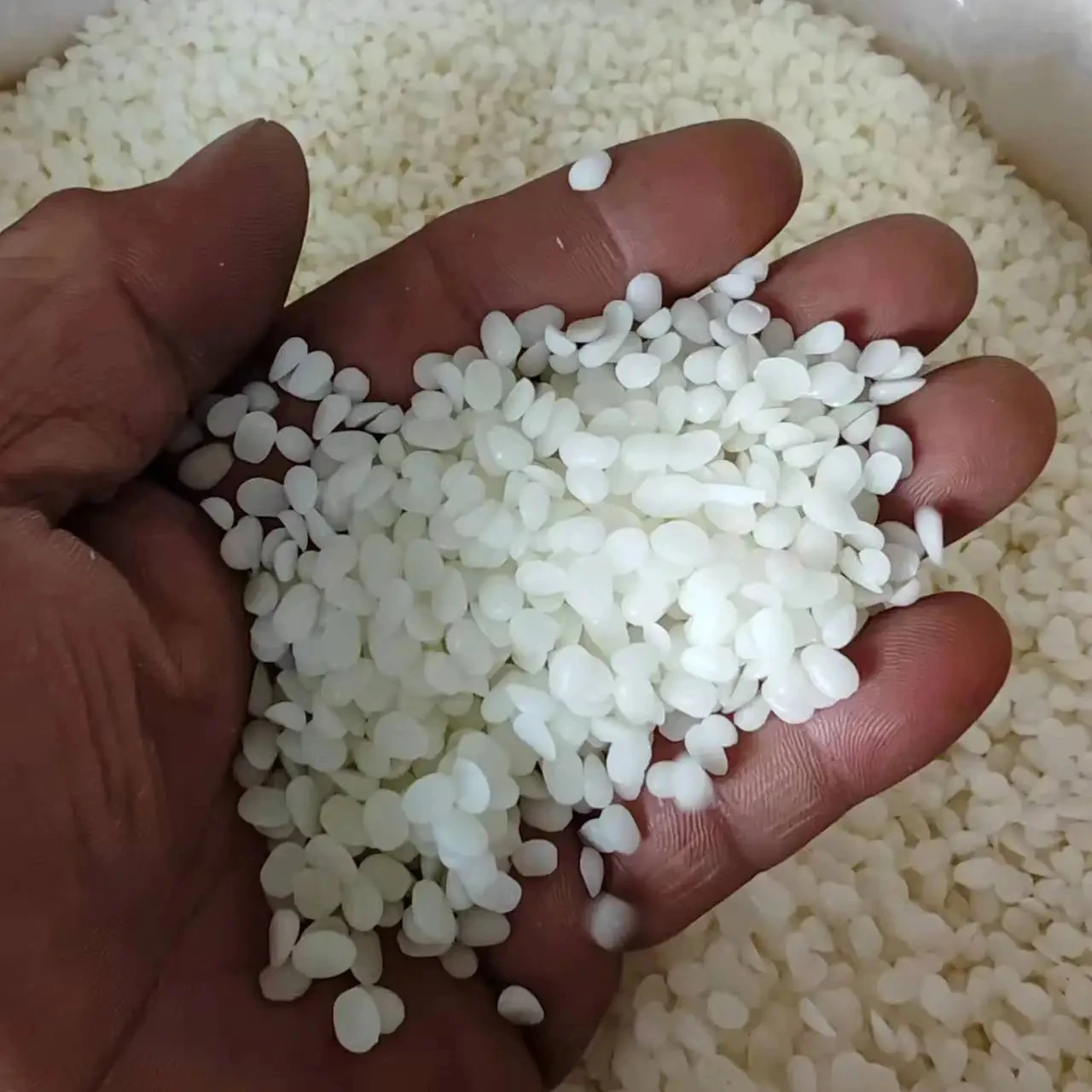 100% natural soy wax to make candles