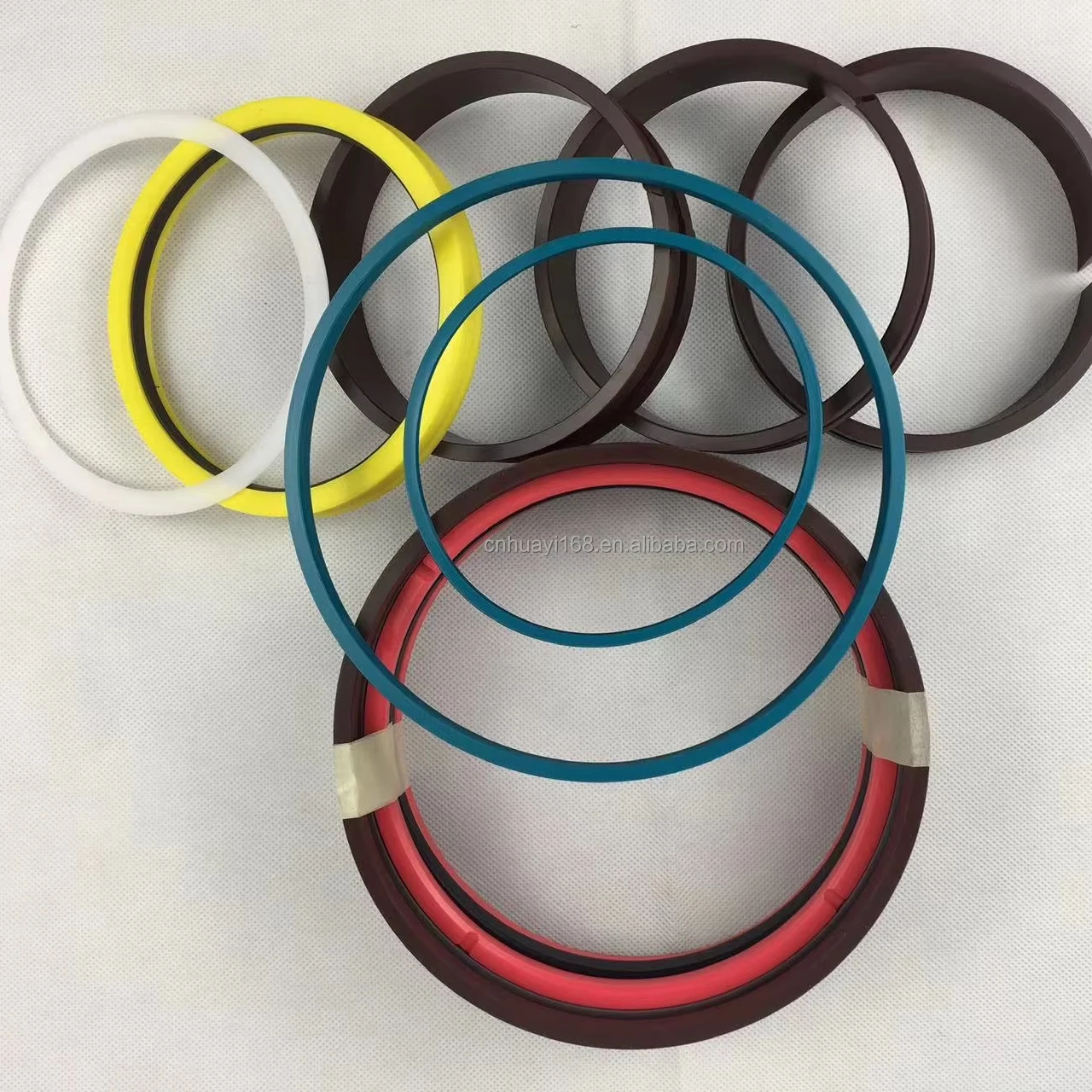 Set of seals for the plunger hydraulic cylinder 160-50/28, 2 outlets, 086677004