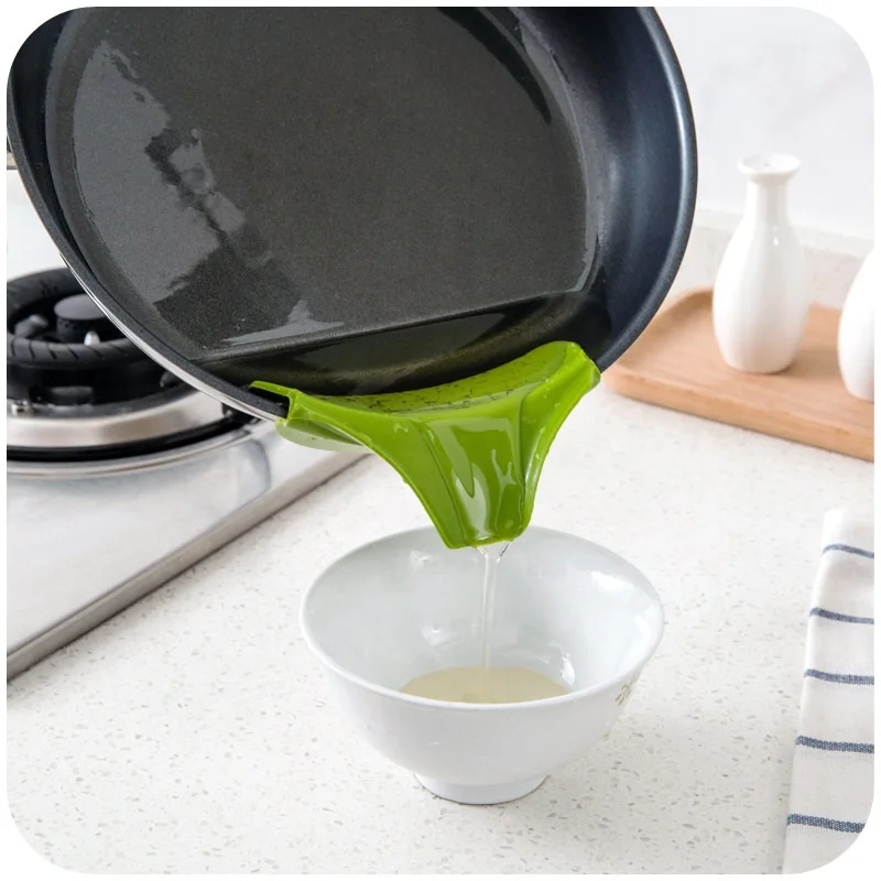 Anti-Spill Silicone Kitchen Accessories Pots Pans Liquid Soup Nozzle Mouth Funnel Pour Soup Spout Edge Deflector Cooking Tool