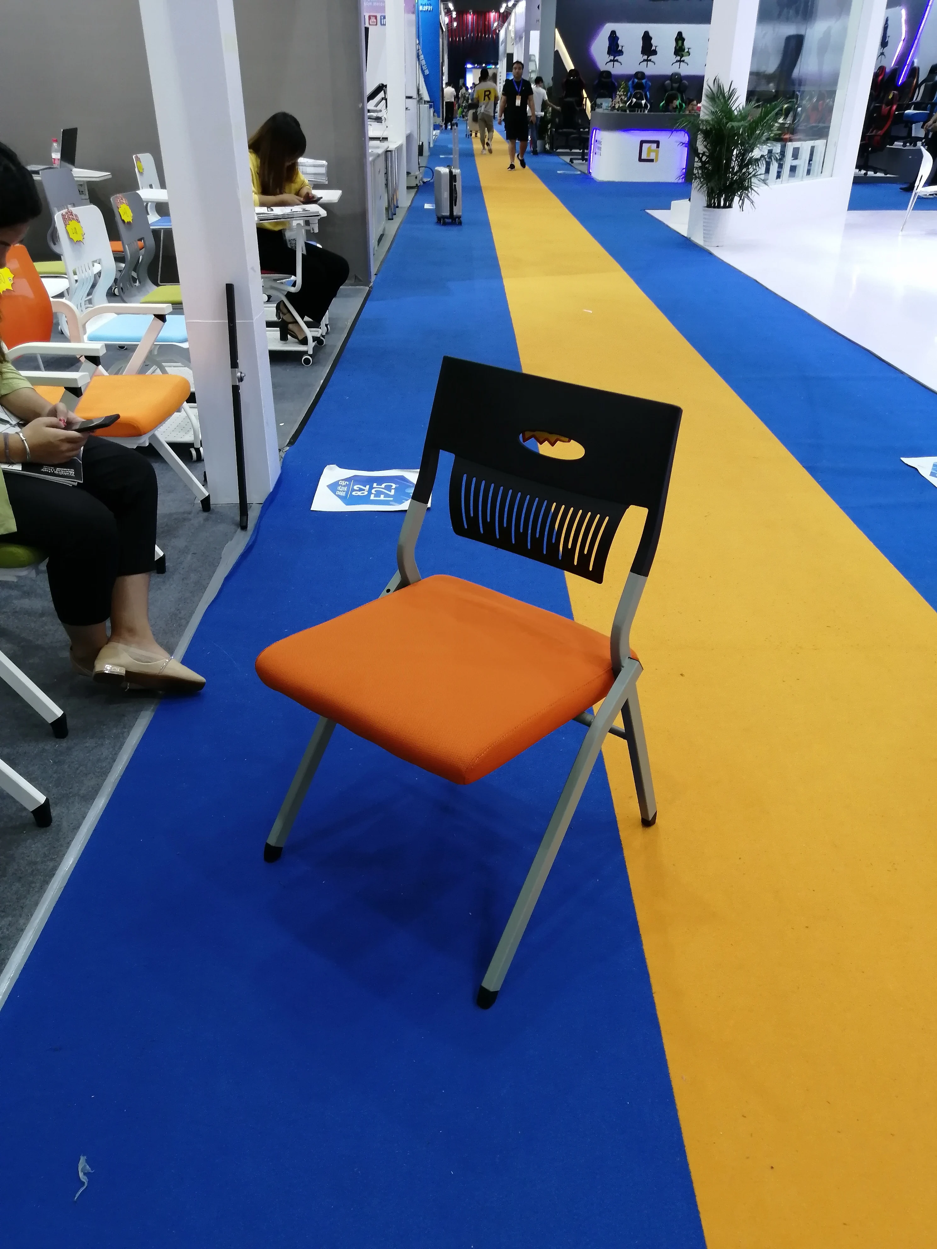 
High quality pp plastic conference chair multifunctional office chair training chair with writing desk 