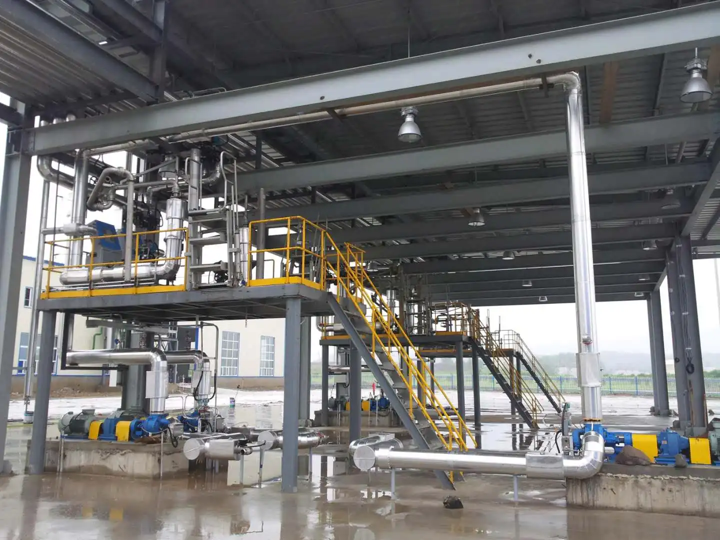 Bio-fuels  injection highly-skilled  elevated insulated vessel skid mounted with pipeline loading arm folding stair