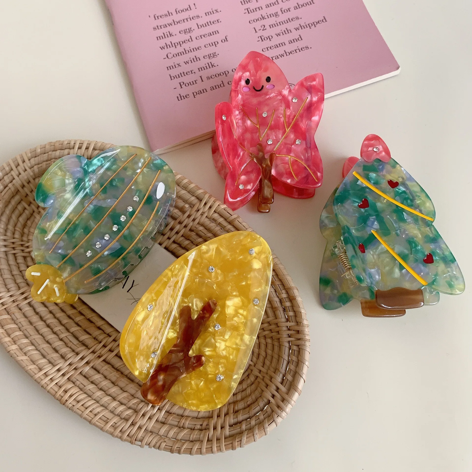 YHJ New 2024 model Christmas themed cute hair clip Beautiful and exquisite hair claw clip Acetate Hair Claw