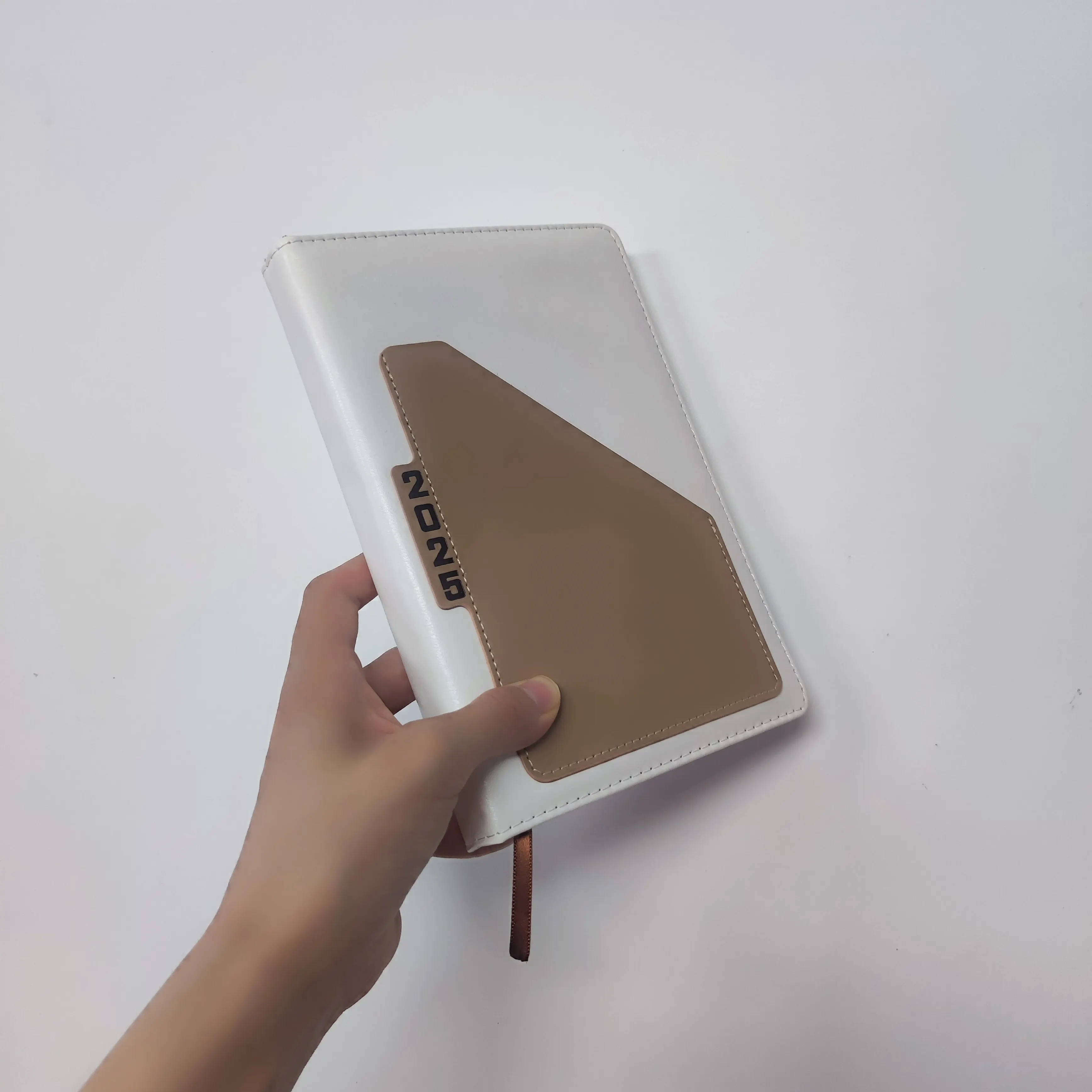 High-quality paper vegan leather cover CUSTOM with printed tabs personalized diaries 2025 agendas vip