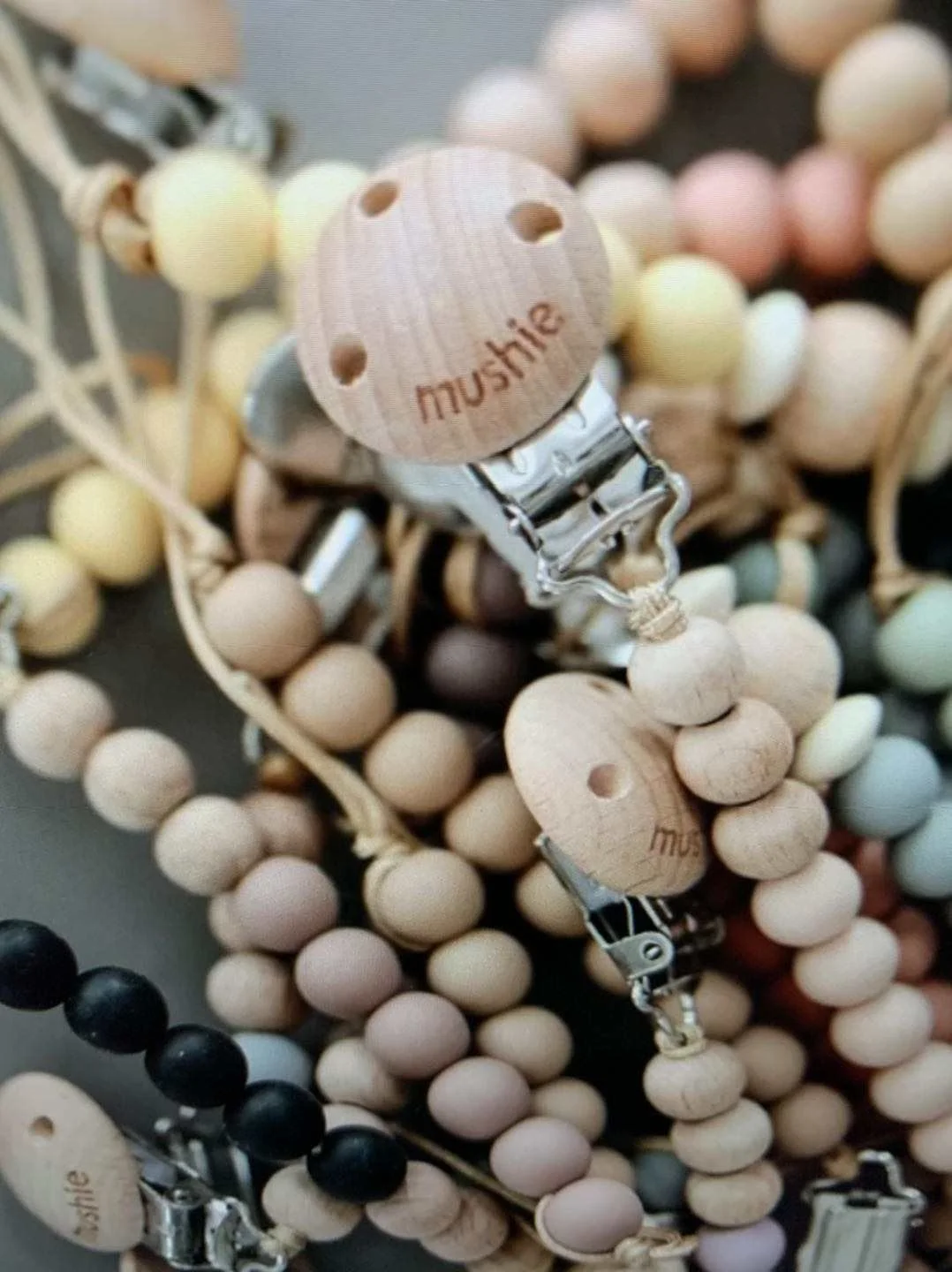 Wholesale Beech Wood Pacifoer Clip Round Infant Soother Clasps Holders Accessories Toy Wood Pacifier Clip