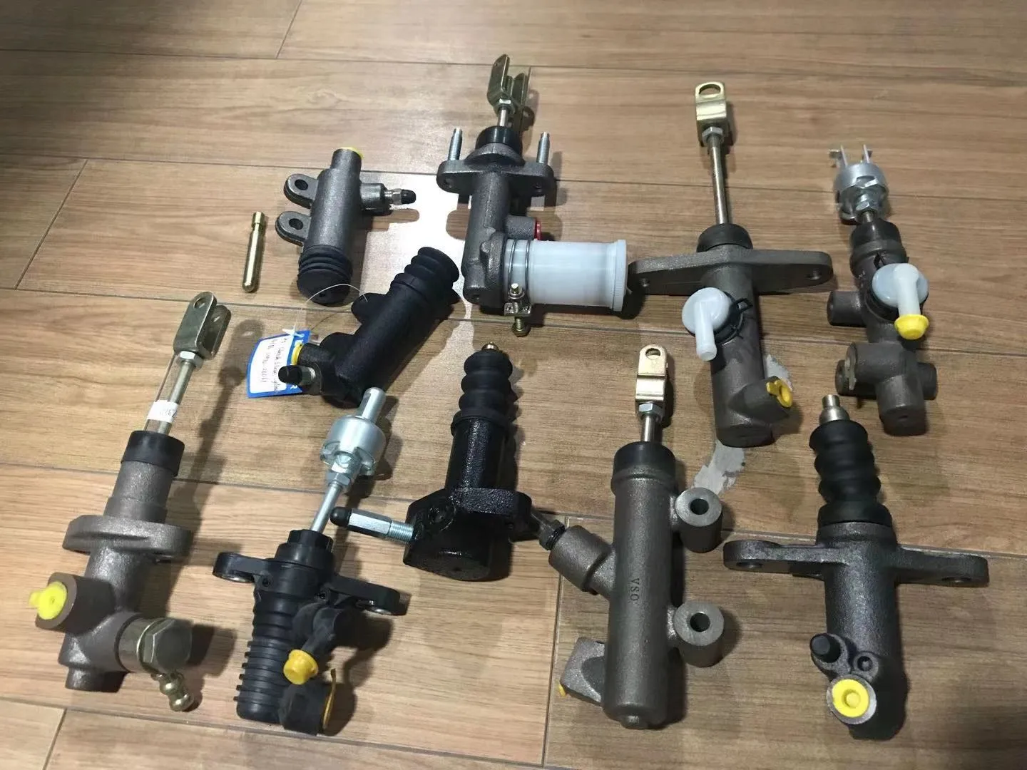 KOWA Wholesale Clutch Master Cylinder 30610-VW007 30610- VW00A For NISSAN Caravan (E25)