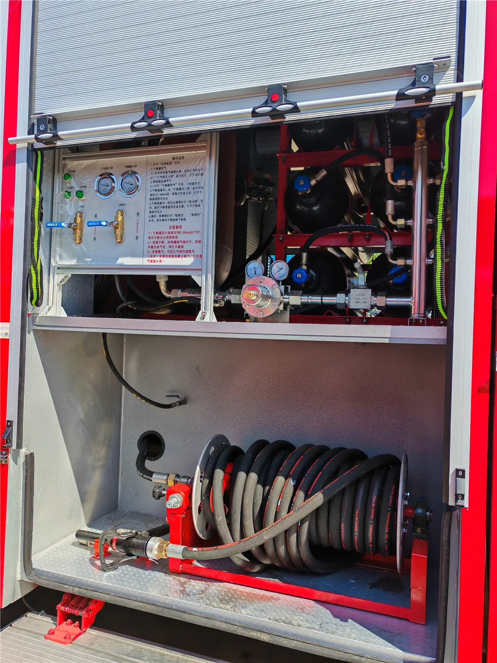 8x4 left hand drive 12 wheel HOWO 20 ton dry powder fire trucks for Congo