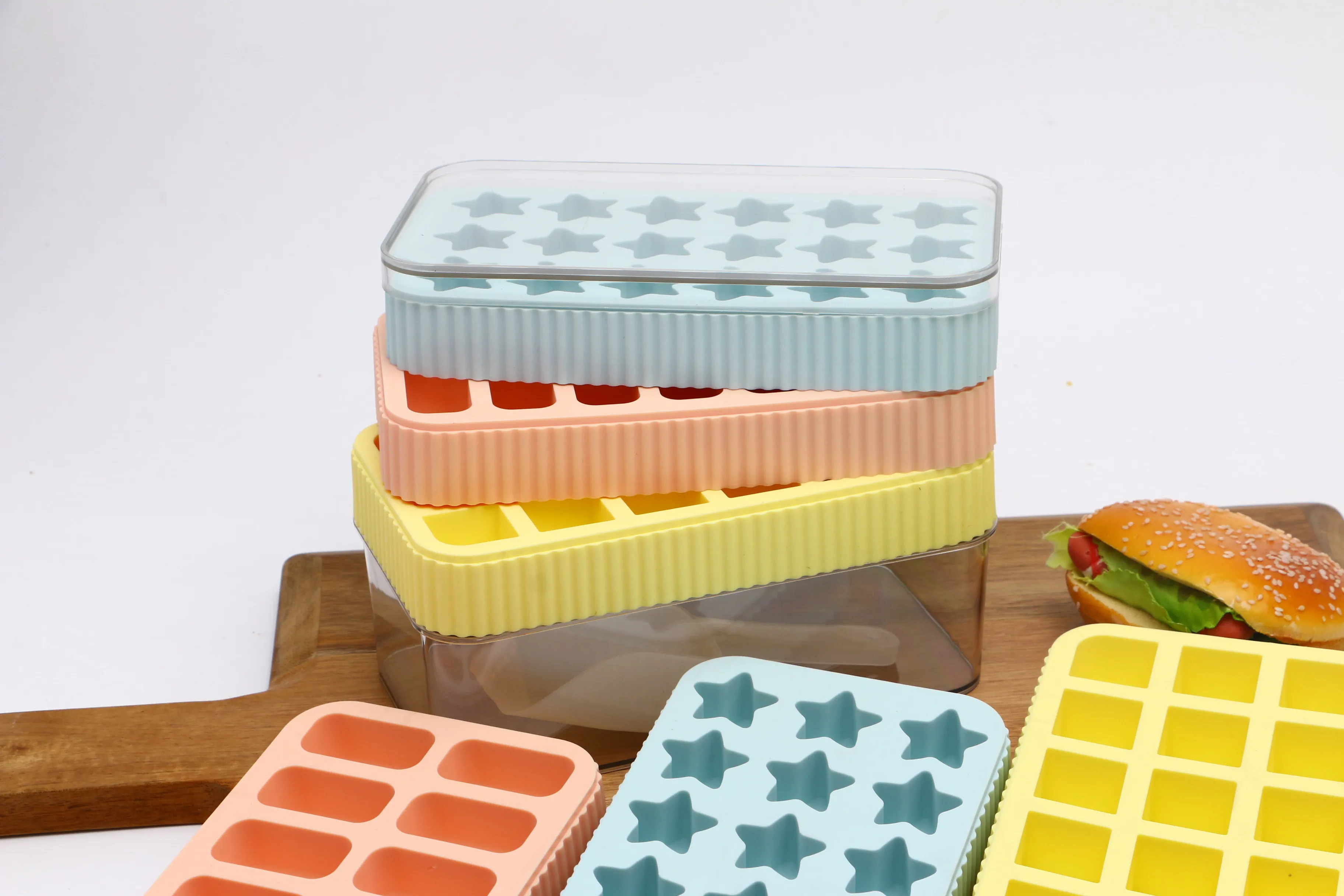 2024 new silicone food container For Freezer ice mold with plastic container Square Ice Cubes tray Molds With Storage Box