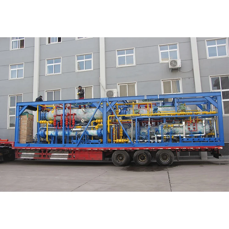 Hydrocarbon recovery unit NGL plant skid mounted light ends fractionation used in gas-oil field