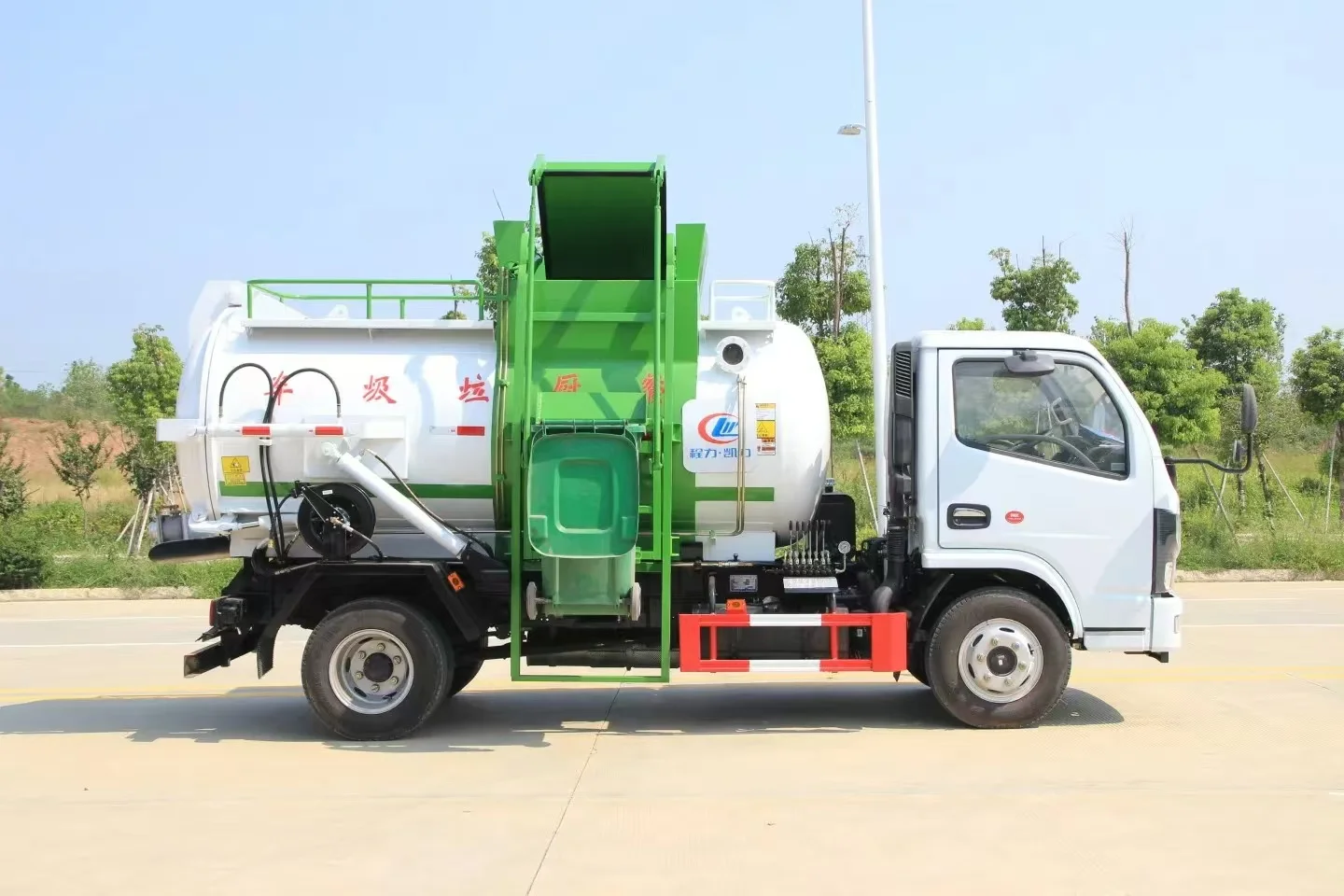 Side Mounted Compressed Garbage Truck 170 HP 10.5 Cubic Meters Sanitation Garbage Truck Manufacturer