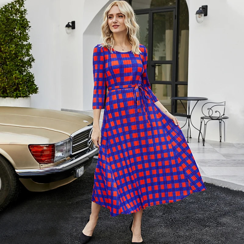 The new spring/summer 2021 will feature a printed crew-neck belt with a high-fashion plaid skirt