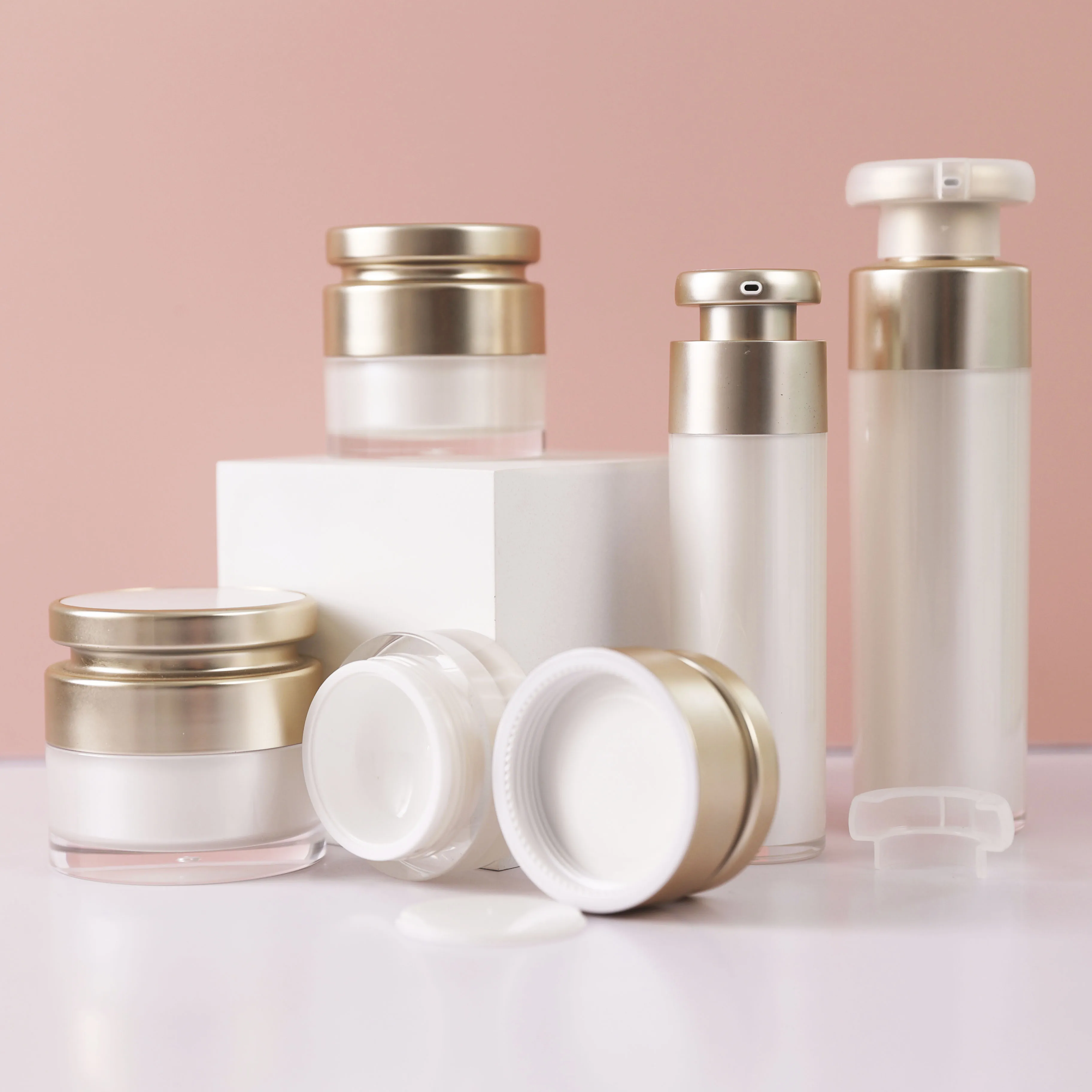 Luxury Gold Cosmetic Acrylic Bottle Jar Set Toner Spray Lotion Pump Bottle For Skin Care Cosmetic And Face Cream Jar