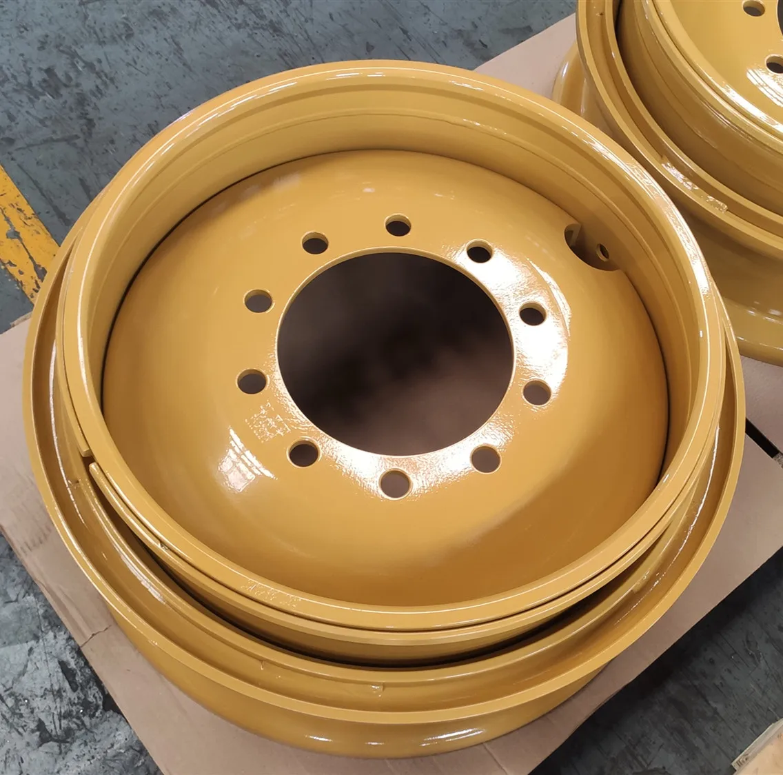 CAT M318C Wheel E-cavator tyre size 10.00-20 20 inch steel wheel rim 20-7.50/1.7 OTR steel wheel rim