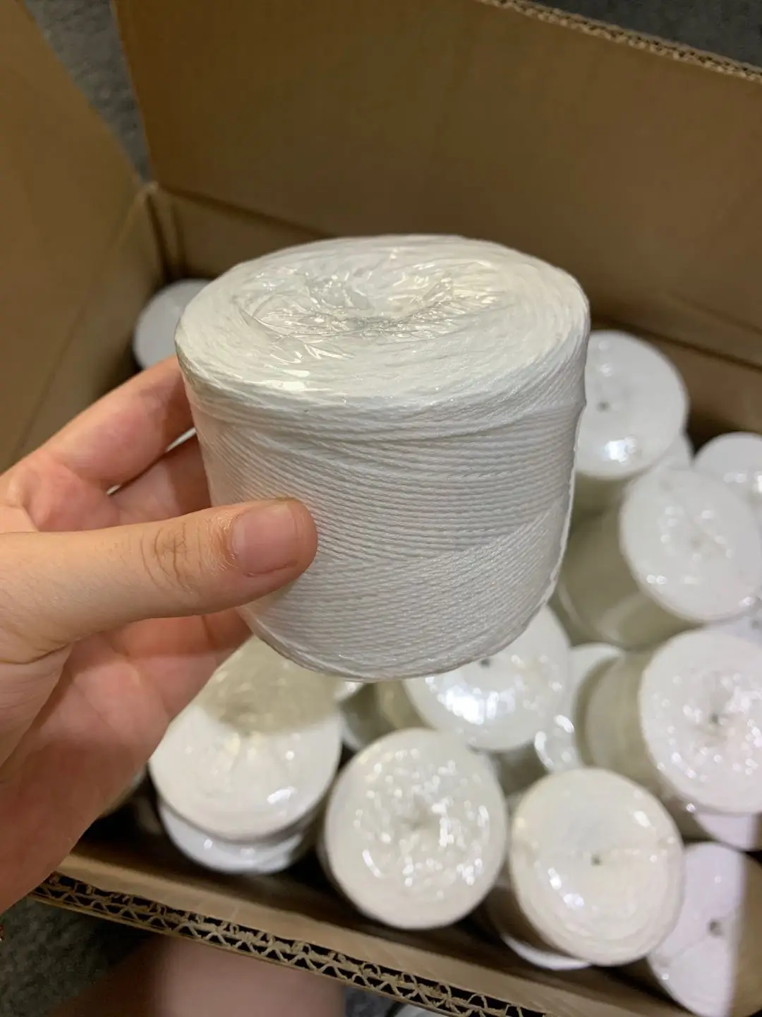 UV twine string ( 7500 m, 6 kg/roll)