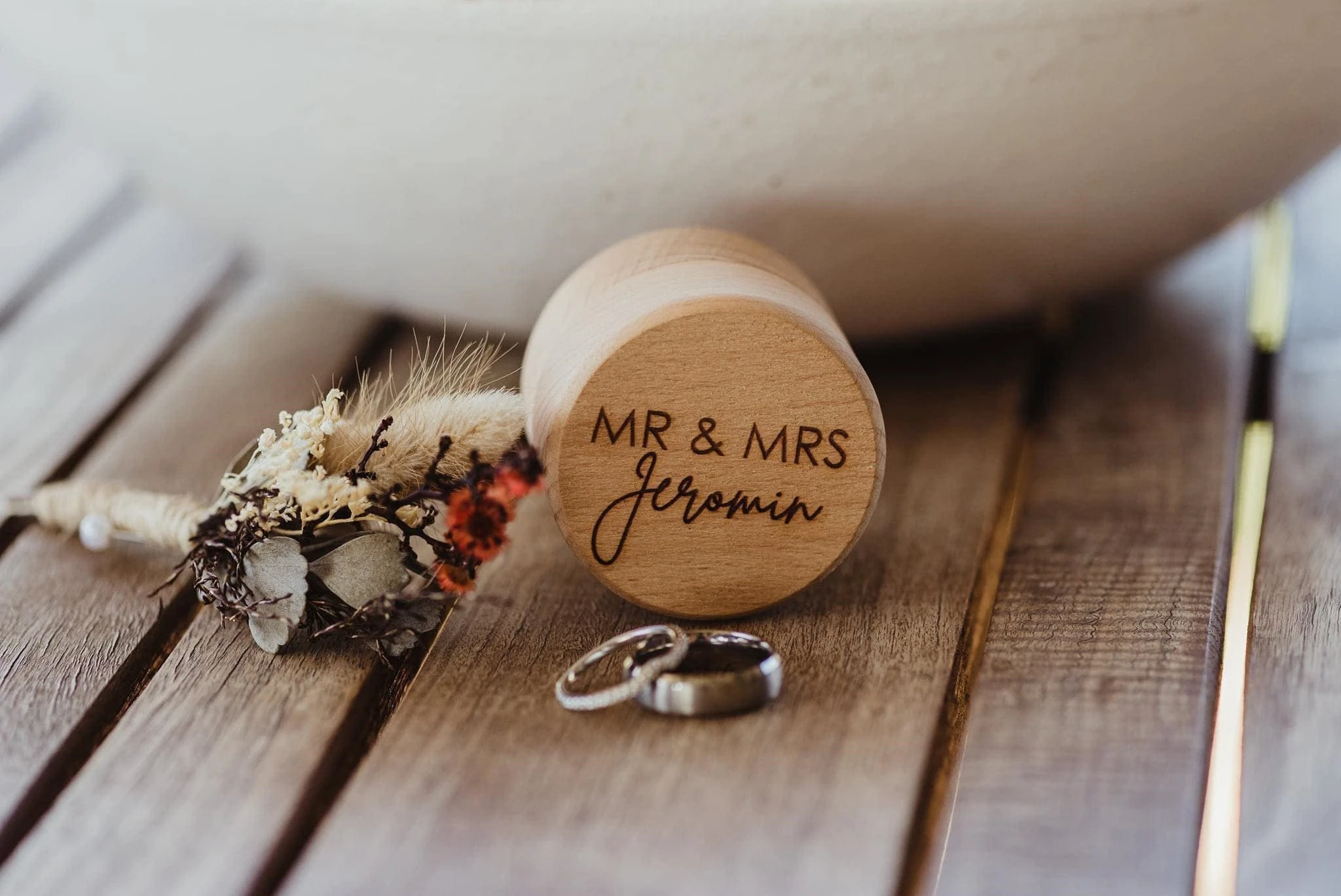 Factory Wholesale Wedding Keepsake Small Handmade Wooden Jewelry Personalized Round Gifts Engraved Ring Box