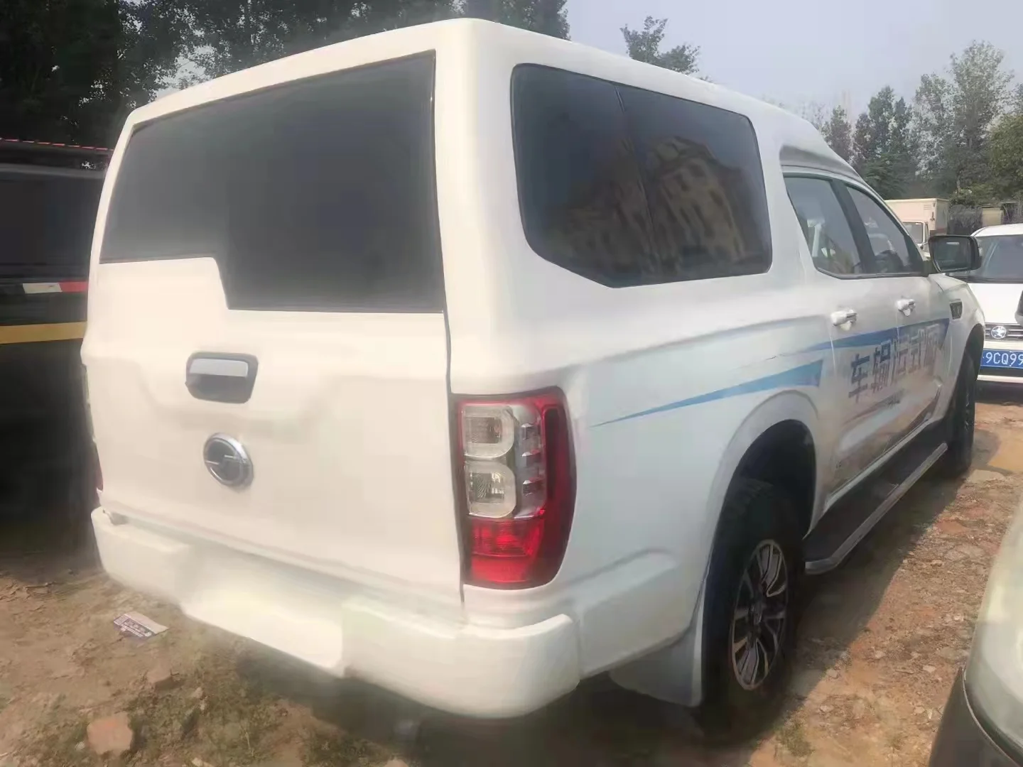 CHINA Cheap Pickup Truck 4x2 pick up truck for sale