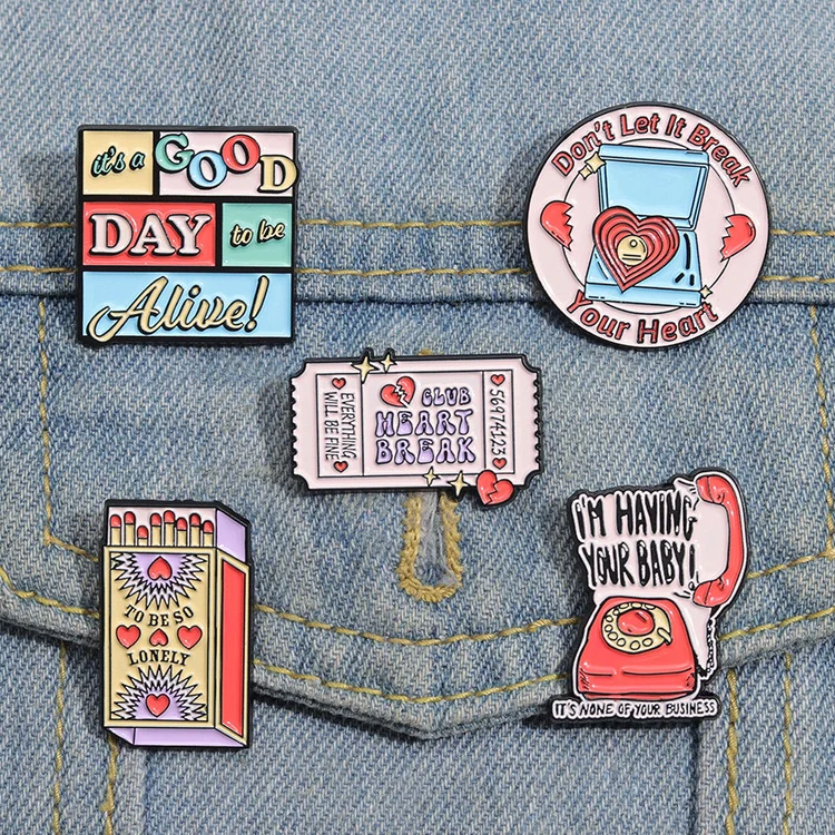 Bulk metal letter pins badge custom logo metal decoration lapel brooch pin cheap enamel pins