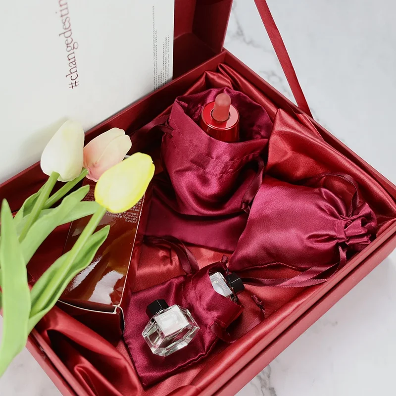 Рождественские большие роскошные сублимированные полиатласные подарочные пакеты для упаковки пыли со шнурком для одежды