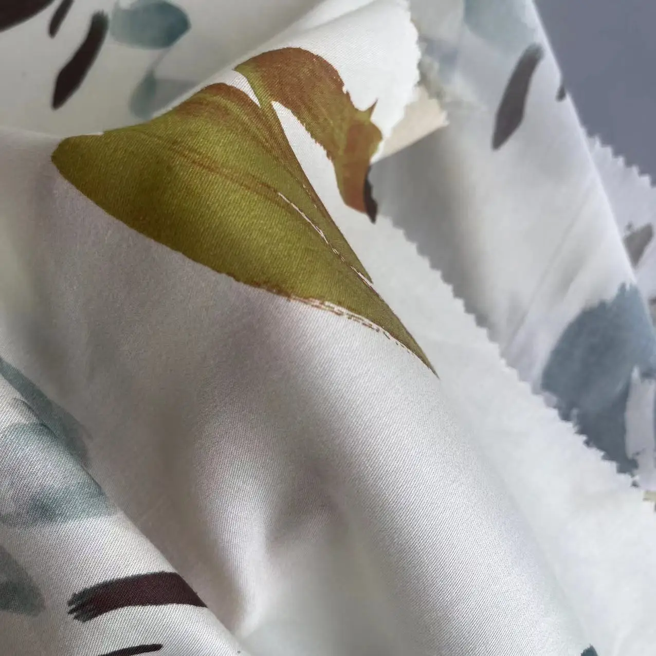 Hot Sale Eco-Friendly 100% Tencel Twill Light Weight 98GSM  60S Lyocell Fabric for garment