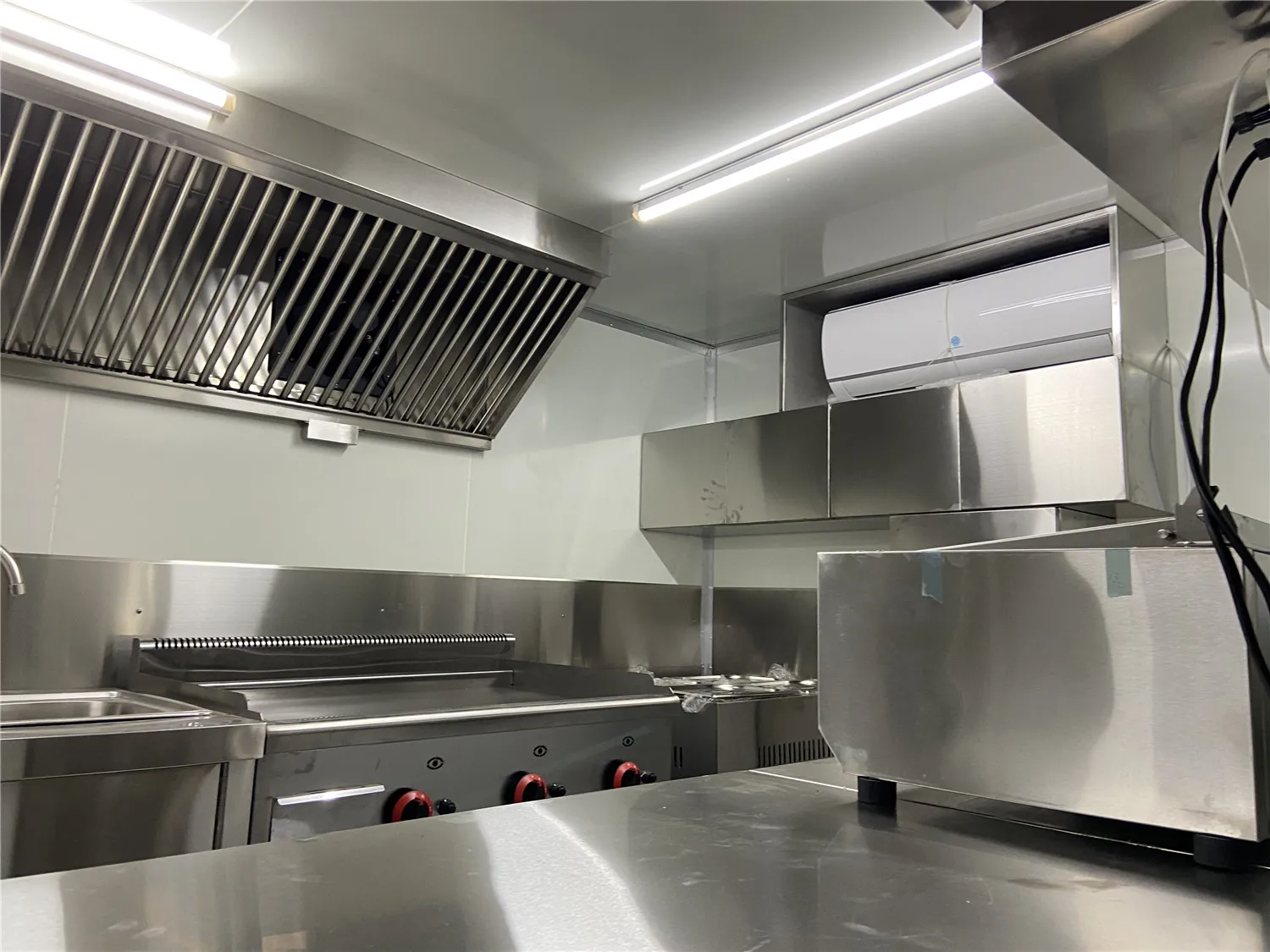 2025 ETO Cheapest Street Restaurant Food Cart Trailer With Customized Lightboard for Catering Big Truck Van