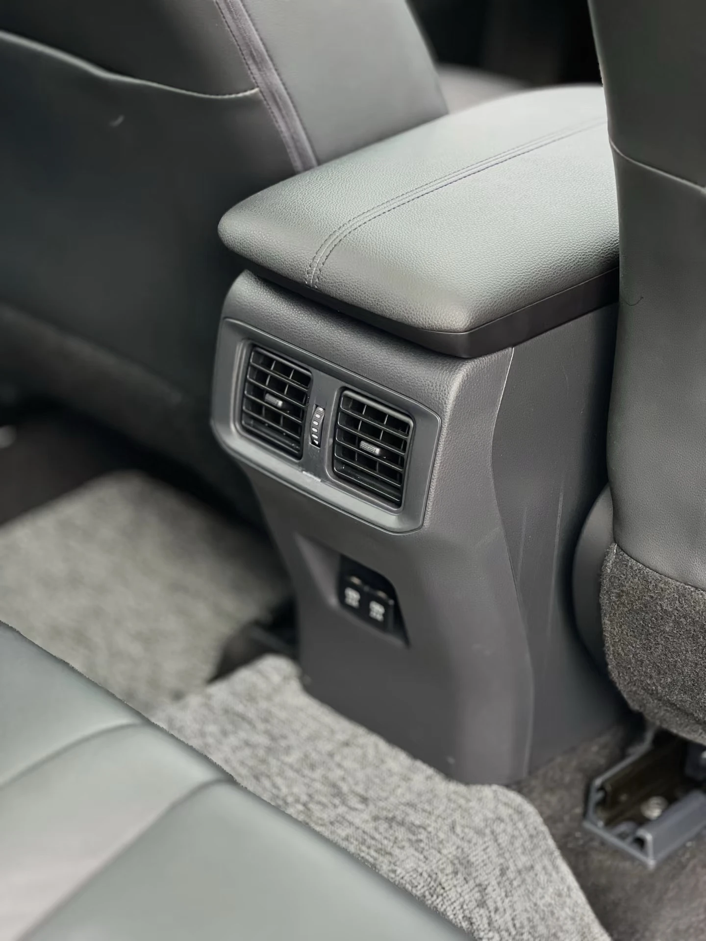 2022 Toyo-ta RAV-4 Гибридный внедорожник Быстрая доставка Новый автомобиль с кожаными сиденьями FWD 4L двигатель R18 шины 4x4 размерные электрические топливные