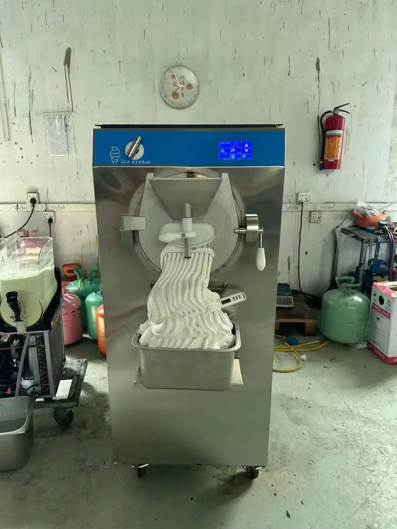 42-48L(11~12.5gal)/H Commercial Soft Ice Cream Machine 2650W Frozen Yogurt Maker