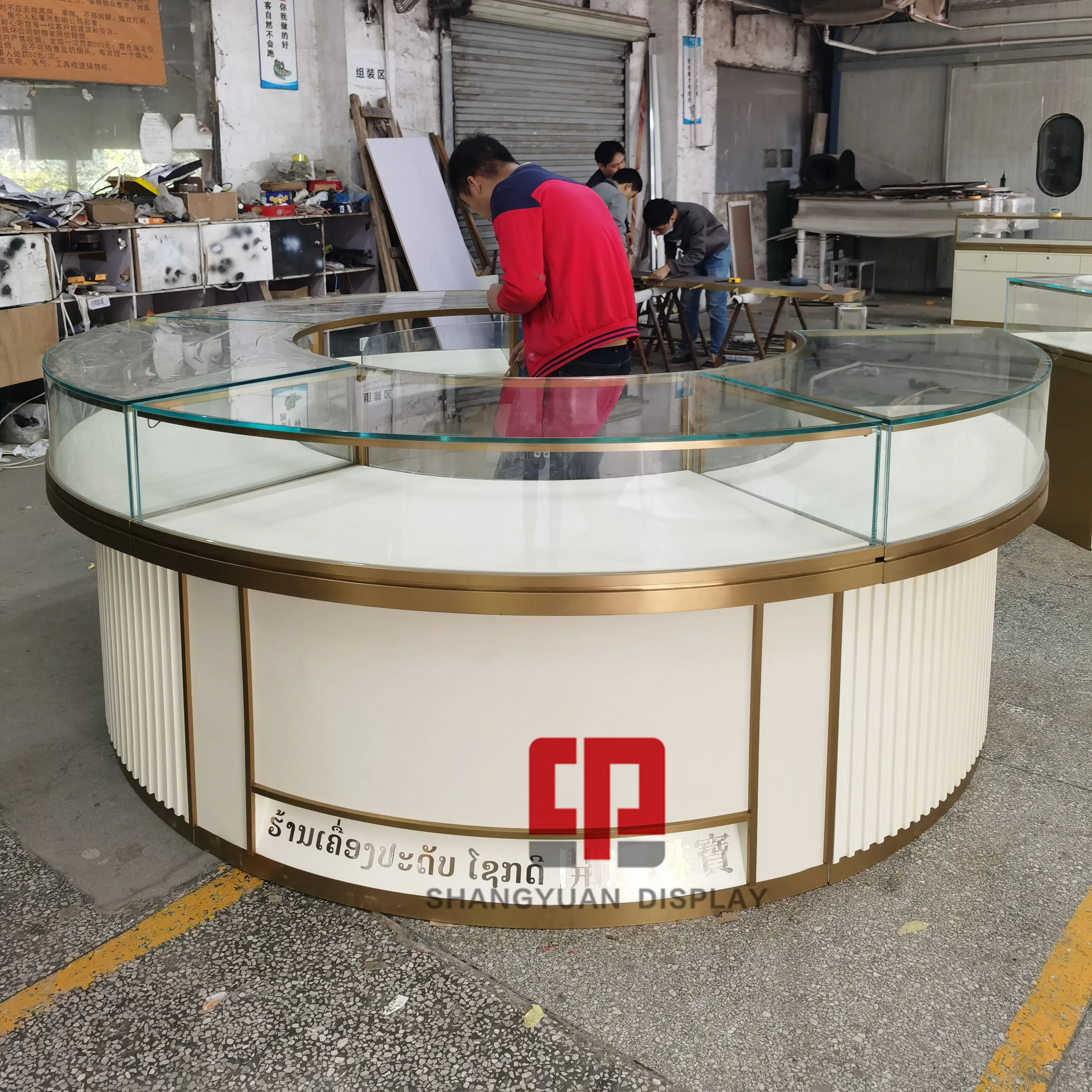 Высококачественный Витринный Шкаф для ювелирных изделий из красного золота, деревянная стеклянная витрина, Круглый счетчик ювелирных изделий из нержавеющей стали на заказ