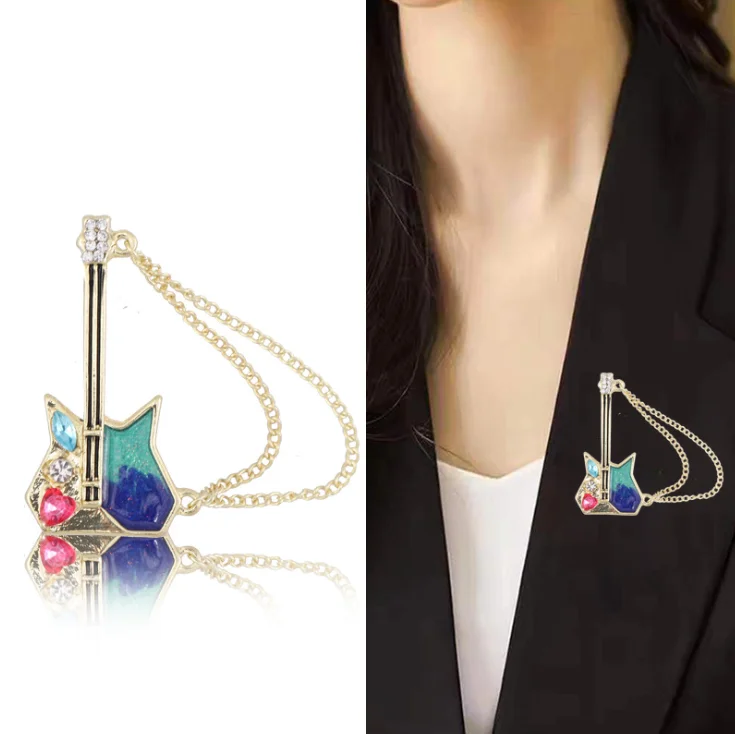 New Fashion Creative Chain Guitar Brooch Musical Instrument Badge Exquisite Men Suit Lapel Pin Women Wedding Jewelry Accessories
