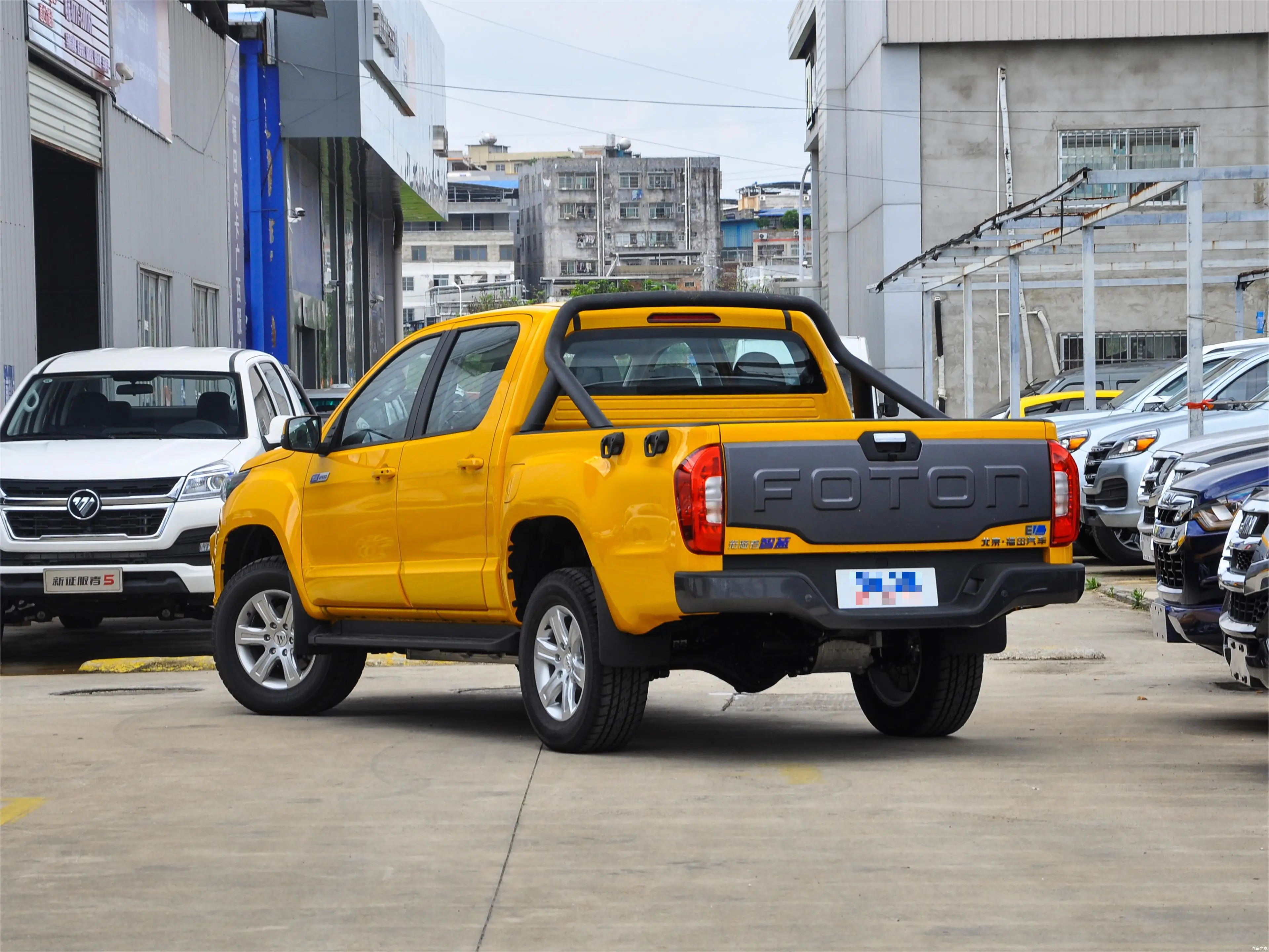Hot sales in 2022 pickup 4*2 factory wholesale chinese electric pickup trucks for sale