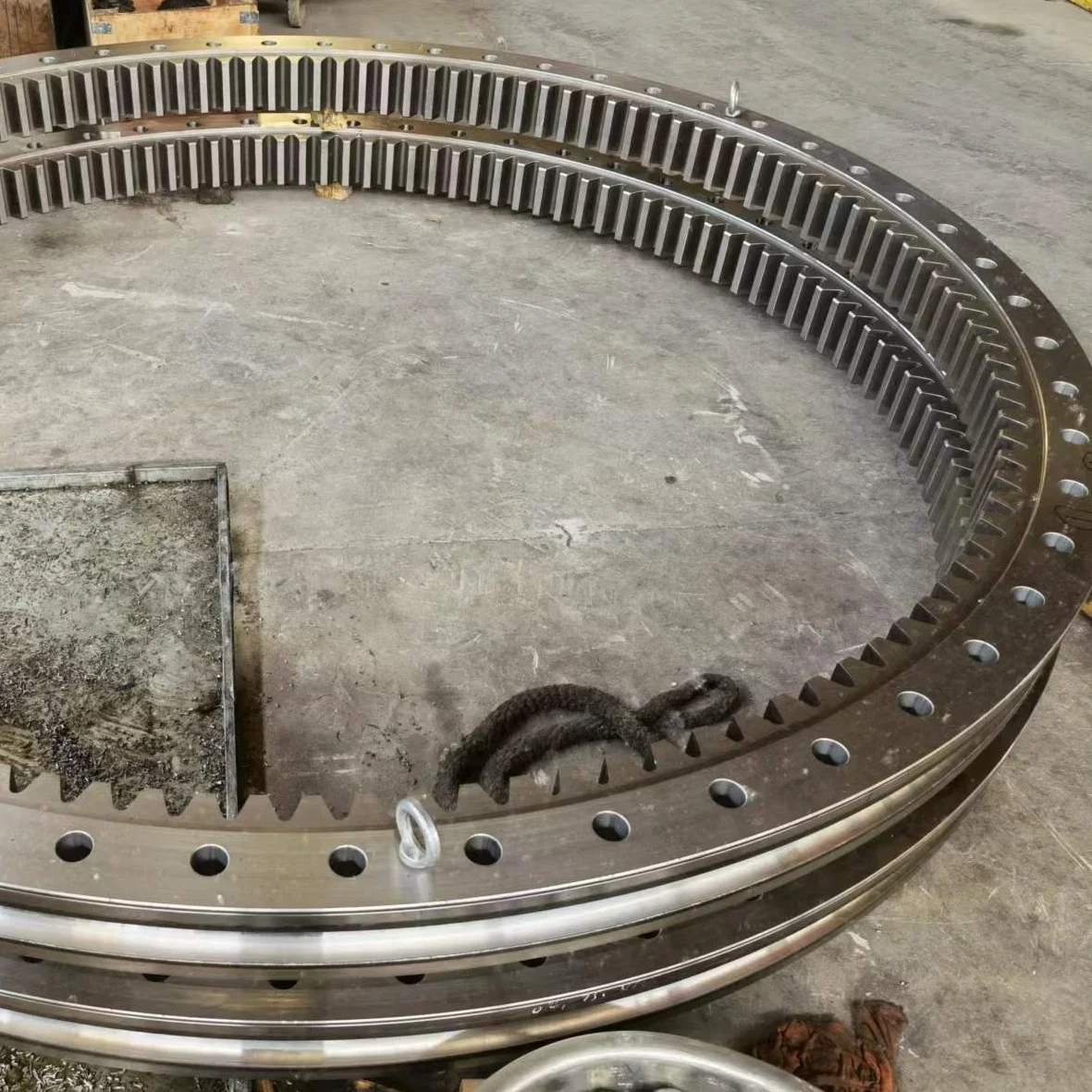 Widely Used Superior Quality Three Row Roller Slew Drive Price Slewing Bearing
