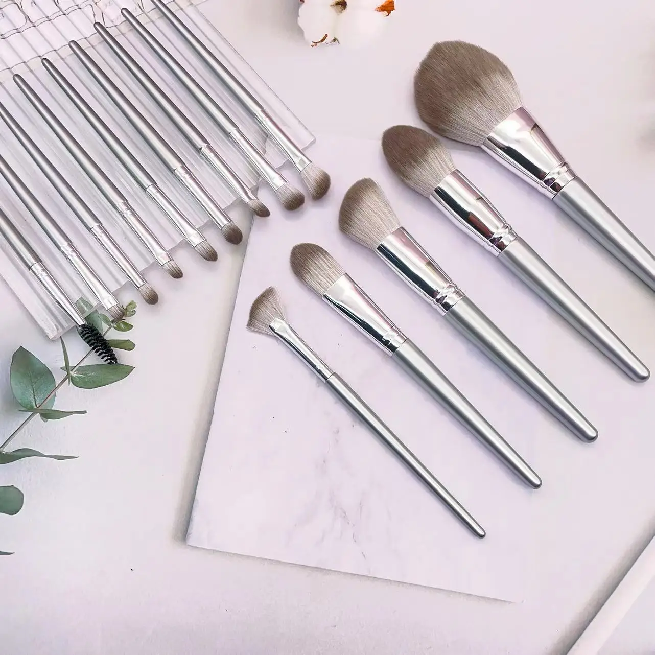 YRX Set High Quality Fiber Hair Eco Friendly Wooden Handle Powder Brush Foundation Brushes Luxury Makeup Brush