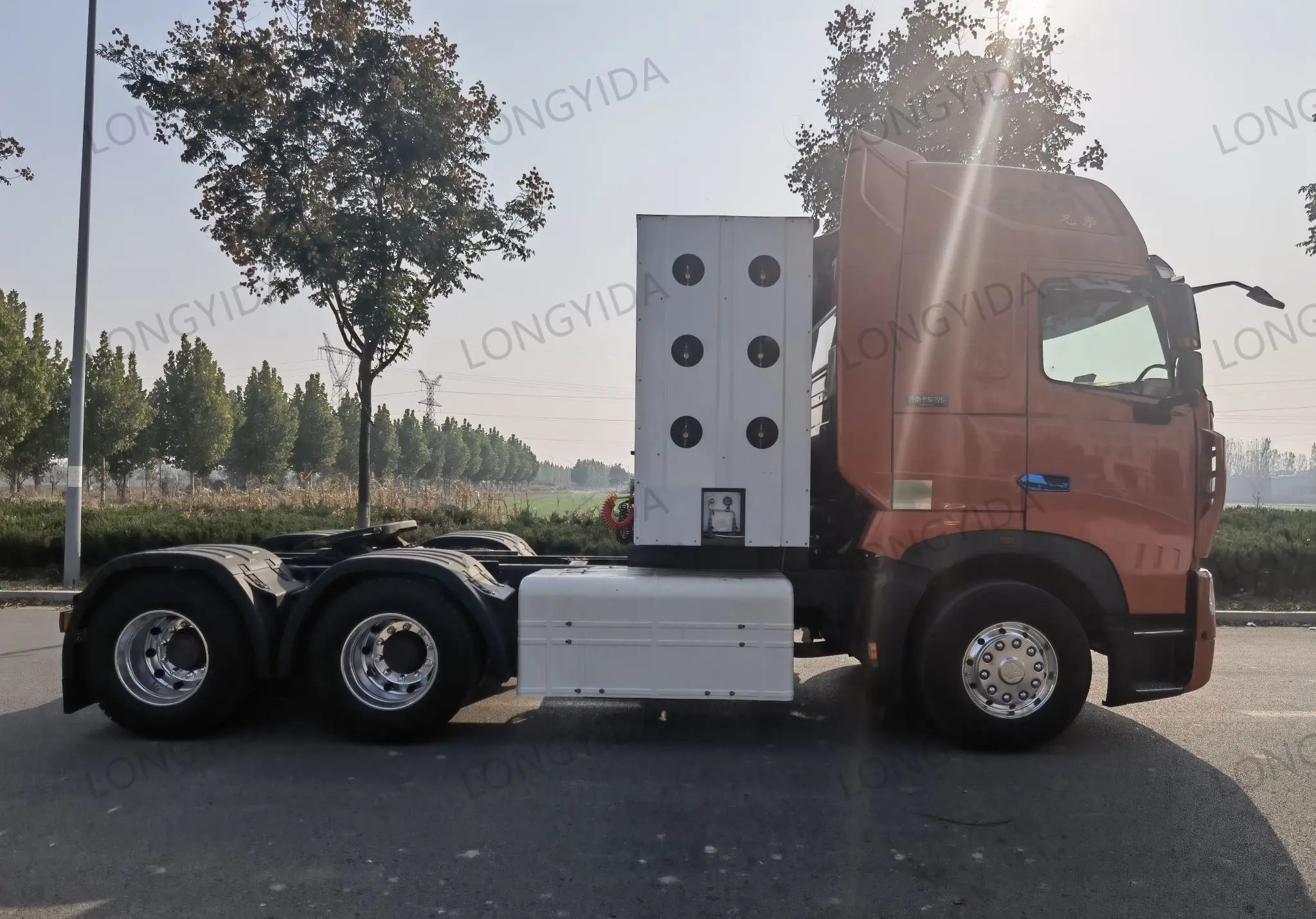 Sino Truck Howo T7H 6x4 CNG 40 Ton Design Manual Transmission Tractor Truck 10 Wheels Steel 450hp 4x2 Air Suspension Left Sale