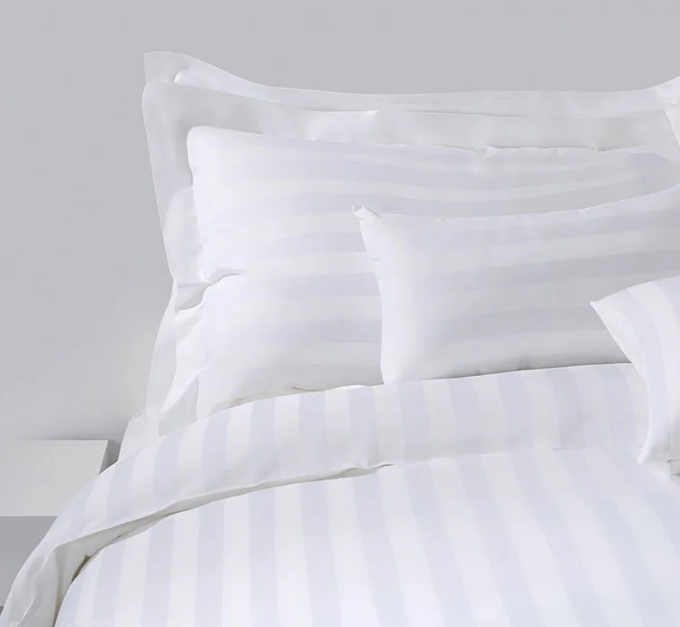 Bed sheeting with great satin strip, cotton fabrics.