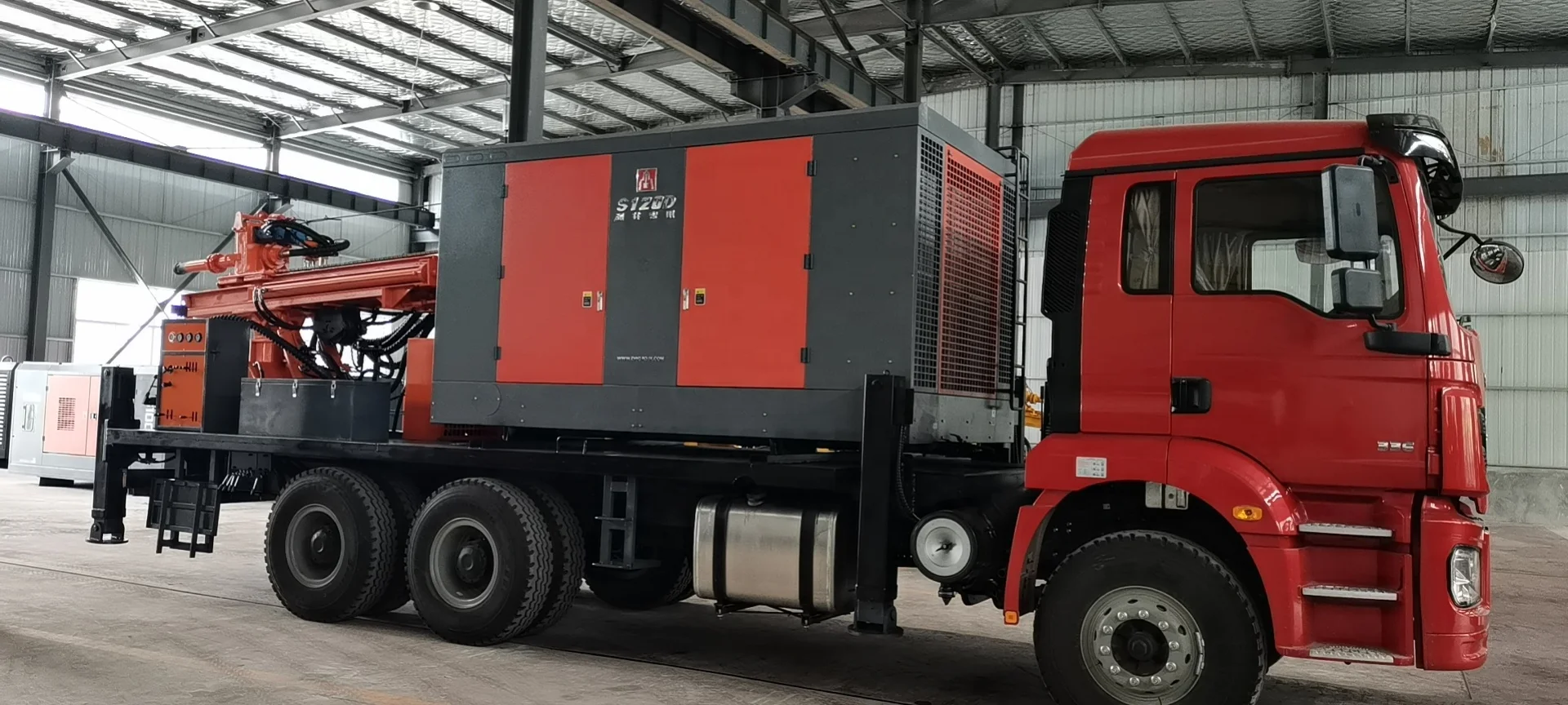 Hydraulic truck-mounted water well drilling rig for